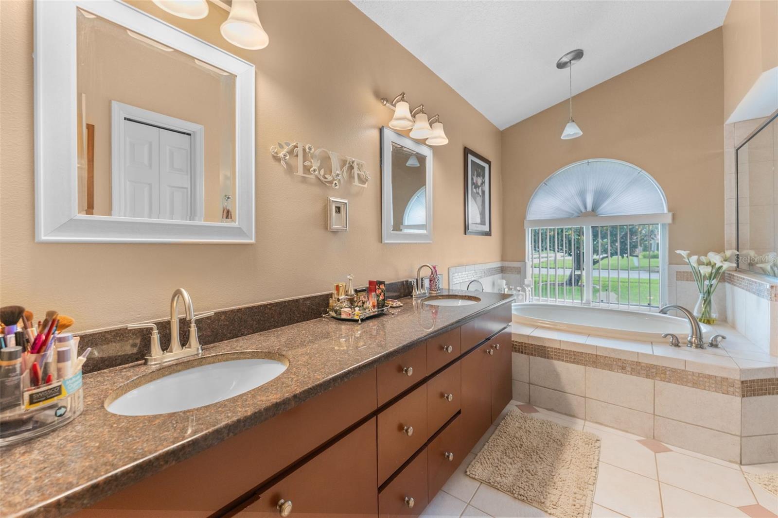 1803 CATTLEMAN DR