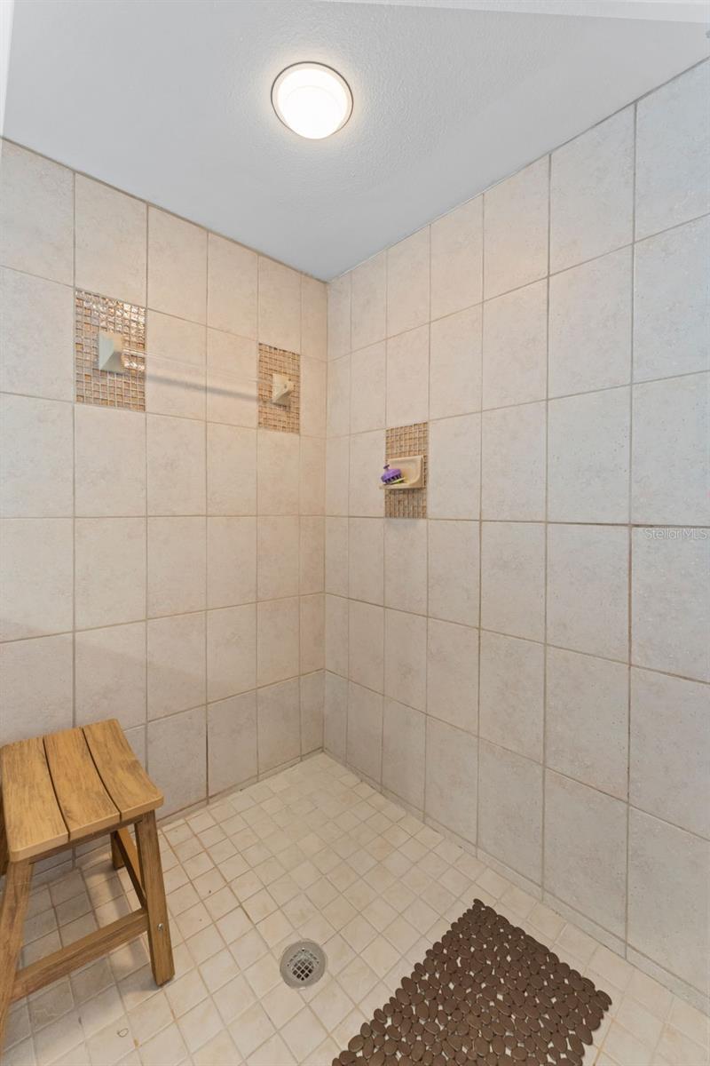 1803 CATTLEMAN DR