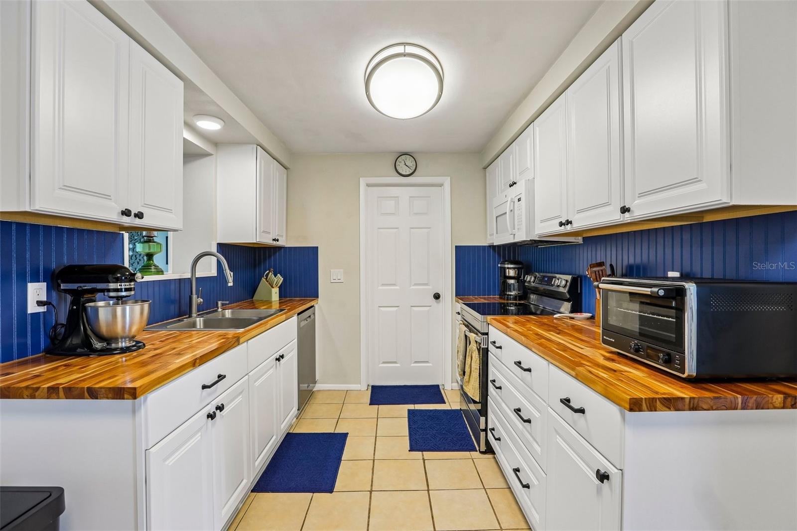 3420 PALOMA DR