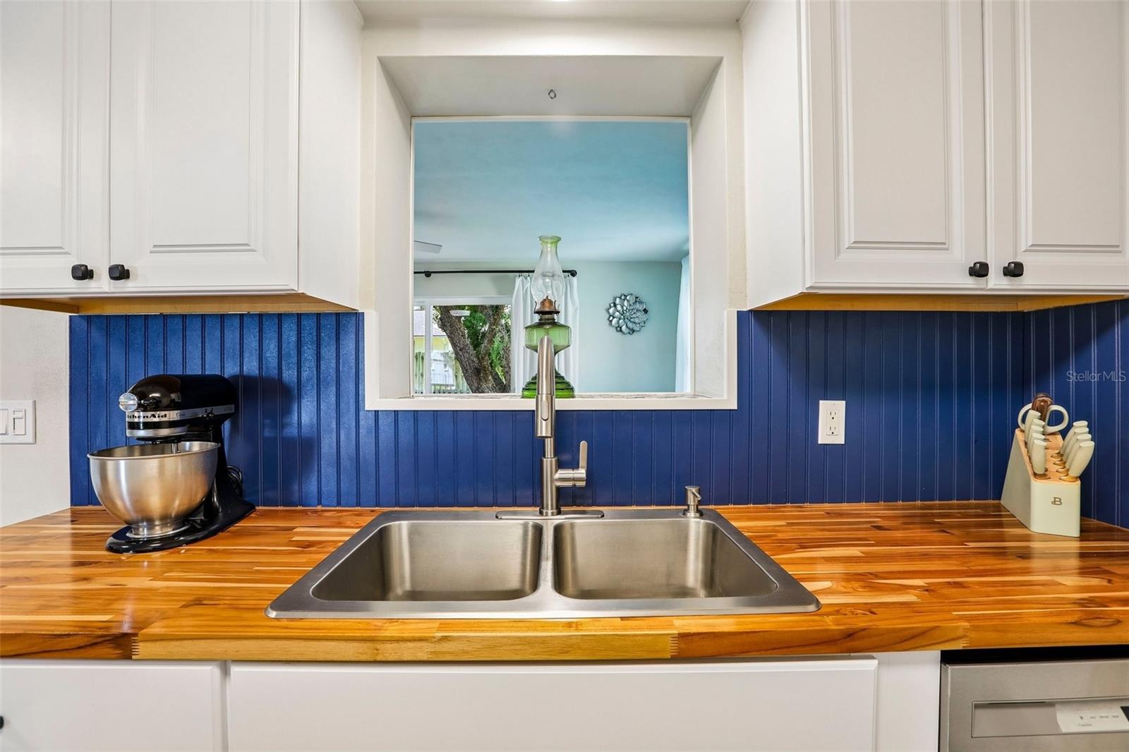 3420 PALOMA DR