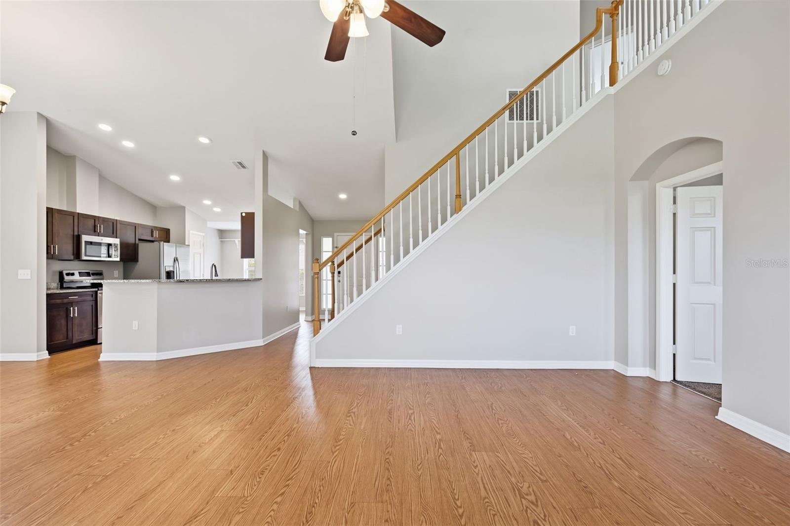 7444 MOORGATE CT