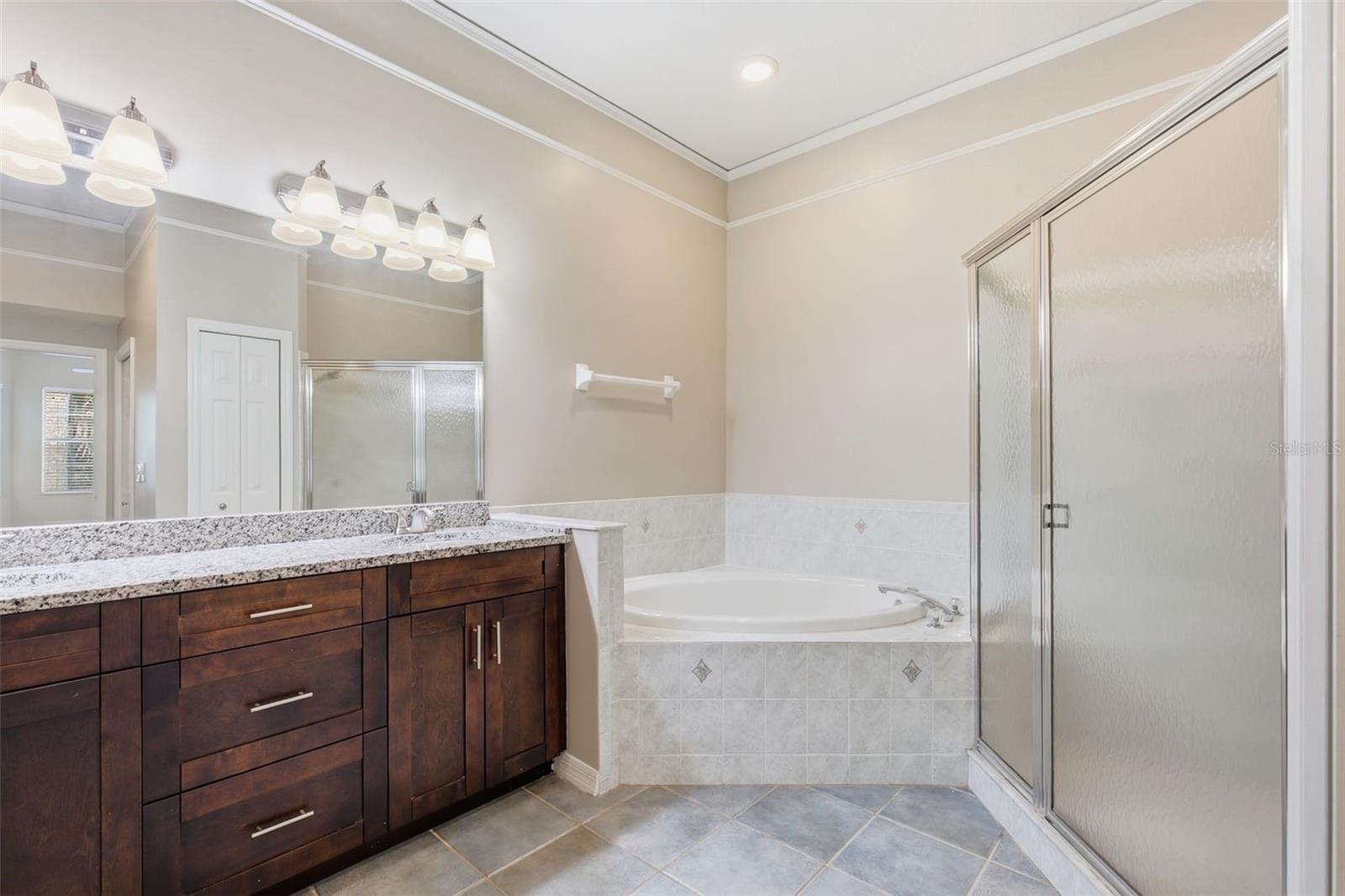7444 MOORGATE CT