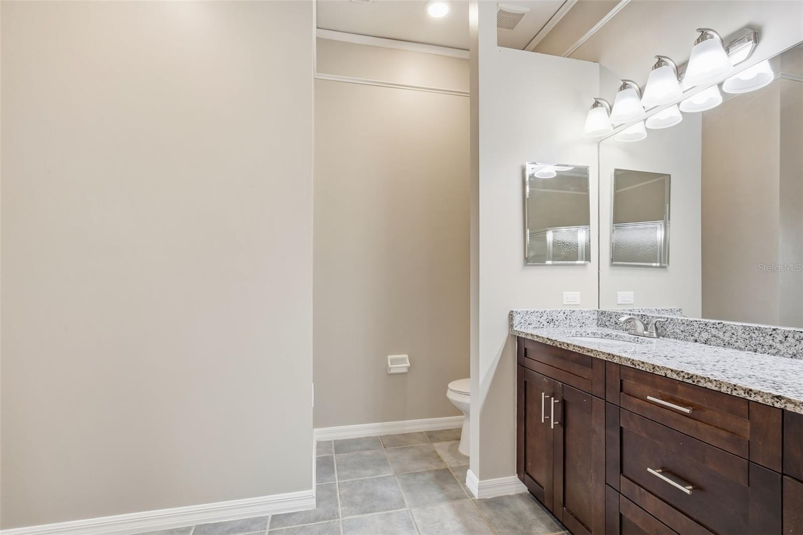 7444 MOORGATE CT