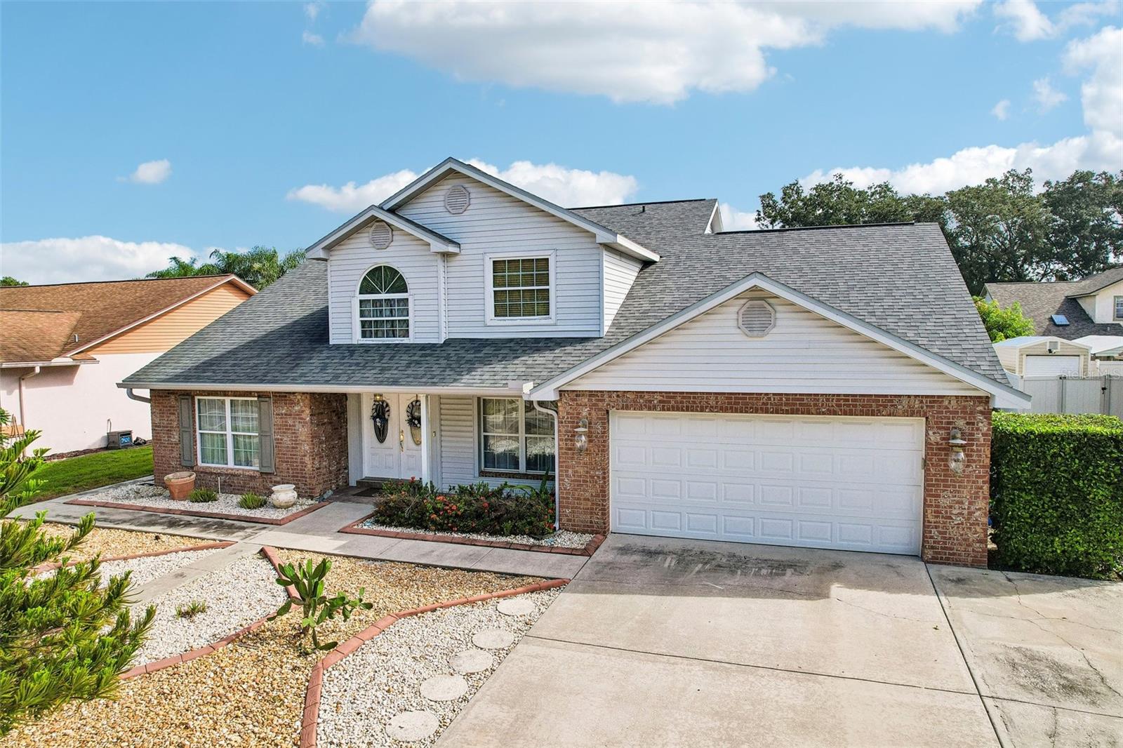 1424 DUMONT DR
