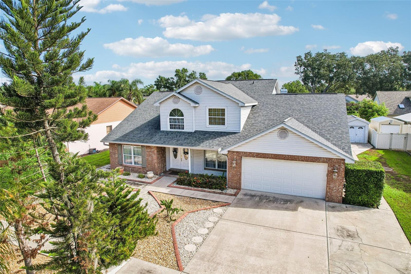 1424 DUMONT DR