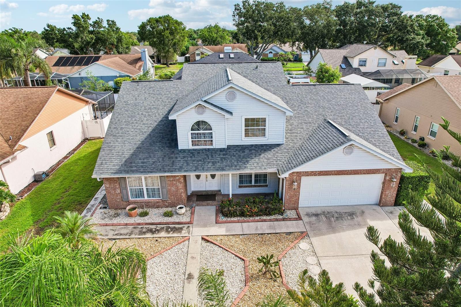 1424 DUMONT DR
