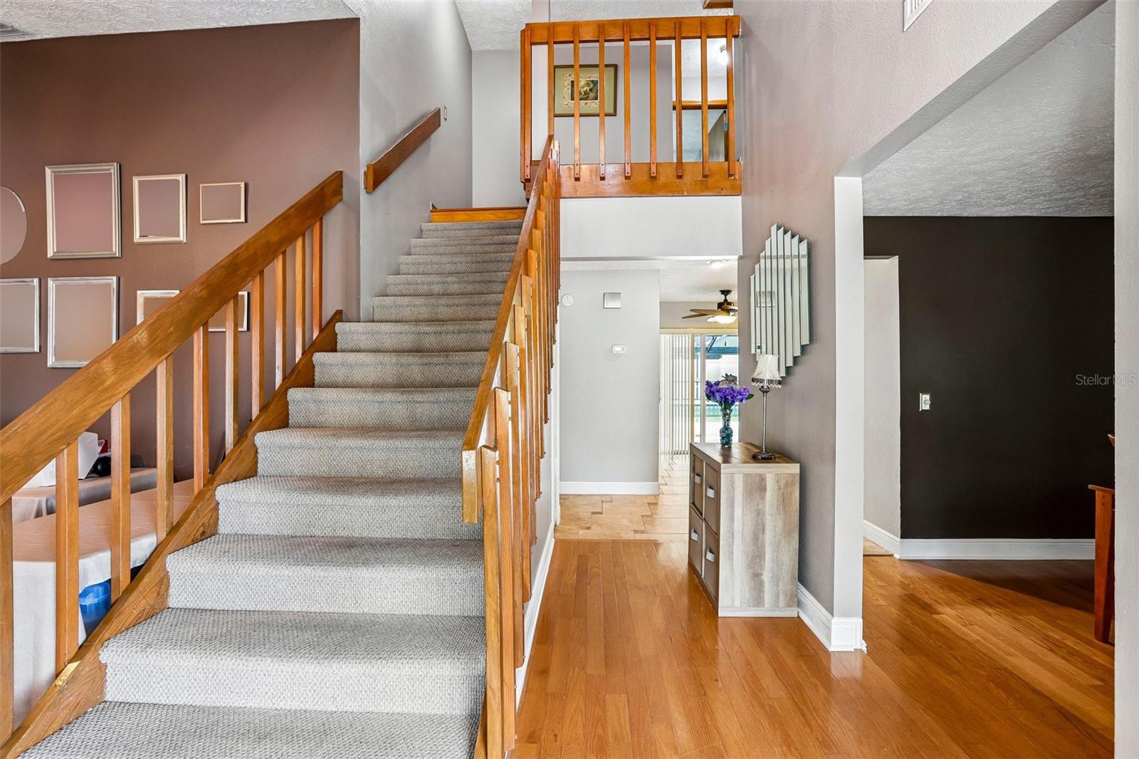1424 DUMONT DR