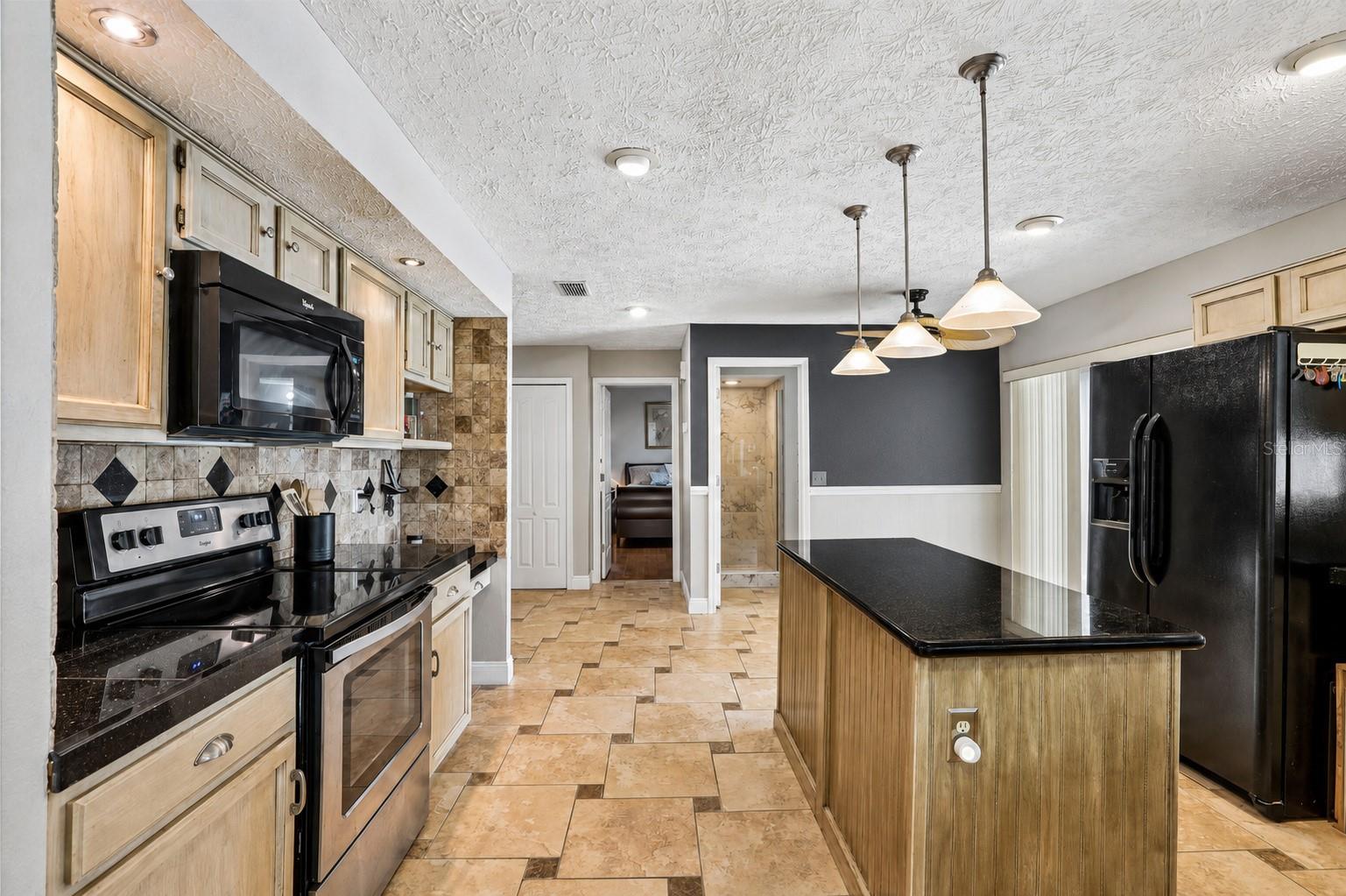 1424 DUMONT DR