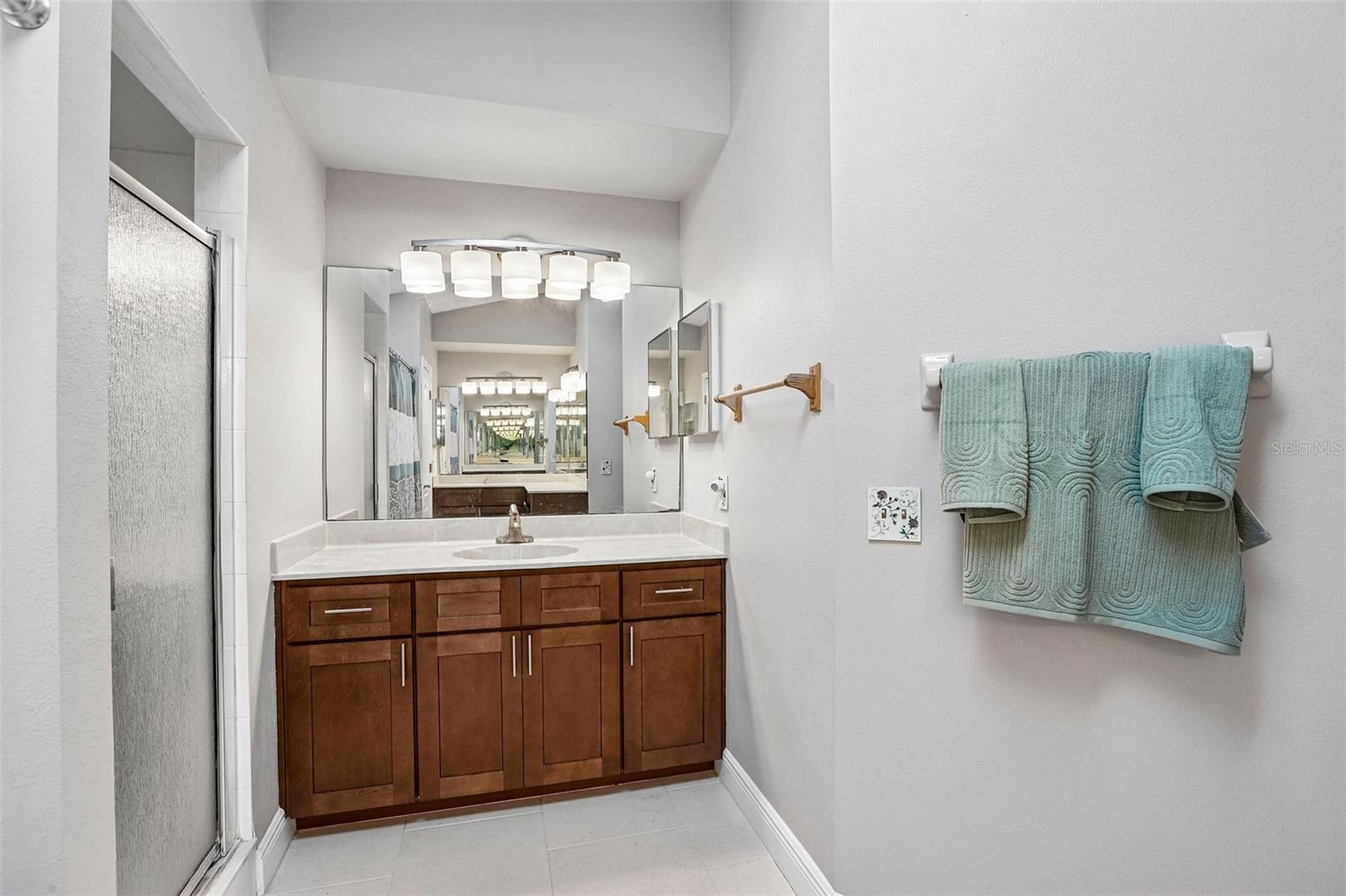1424 DUMONT DR