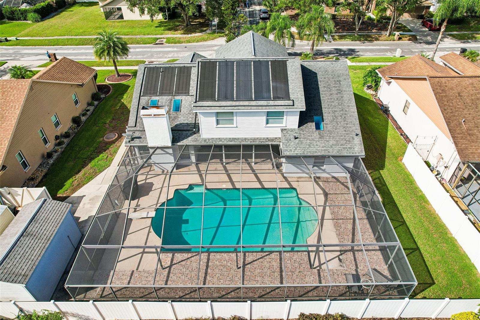 1424 DUMONT DR