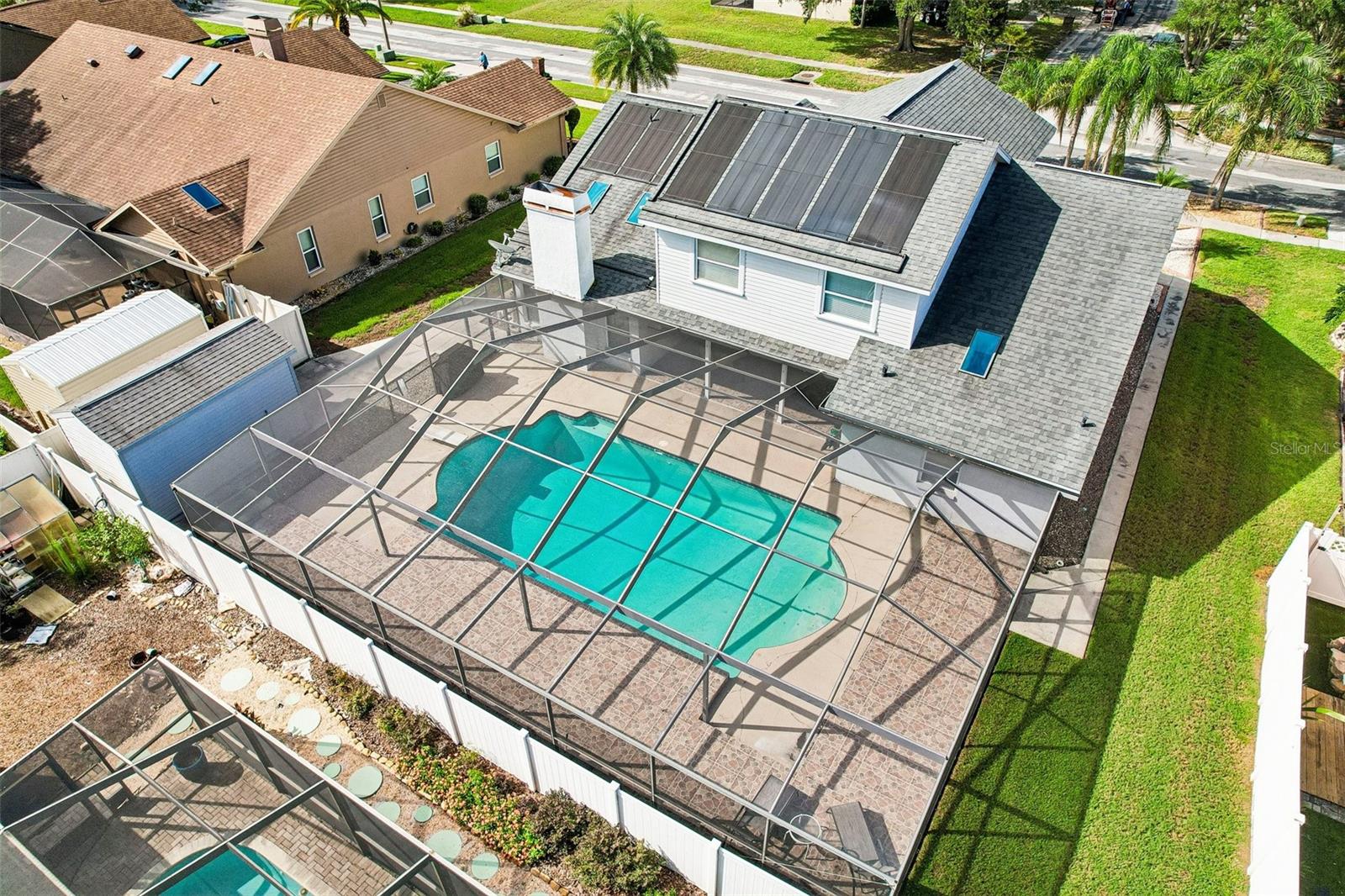 1424 DUMONT DR