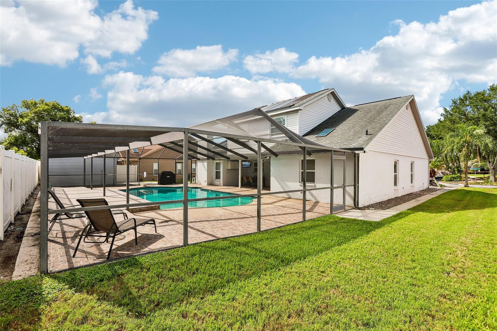 1424 DUMONT DR
