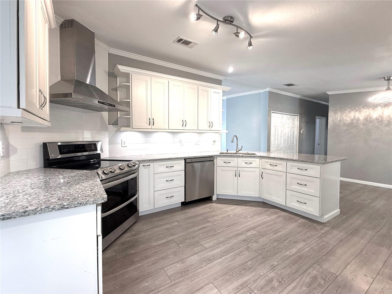 115 E SAINT ANNES CIR