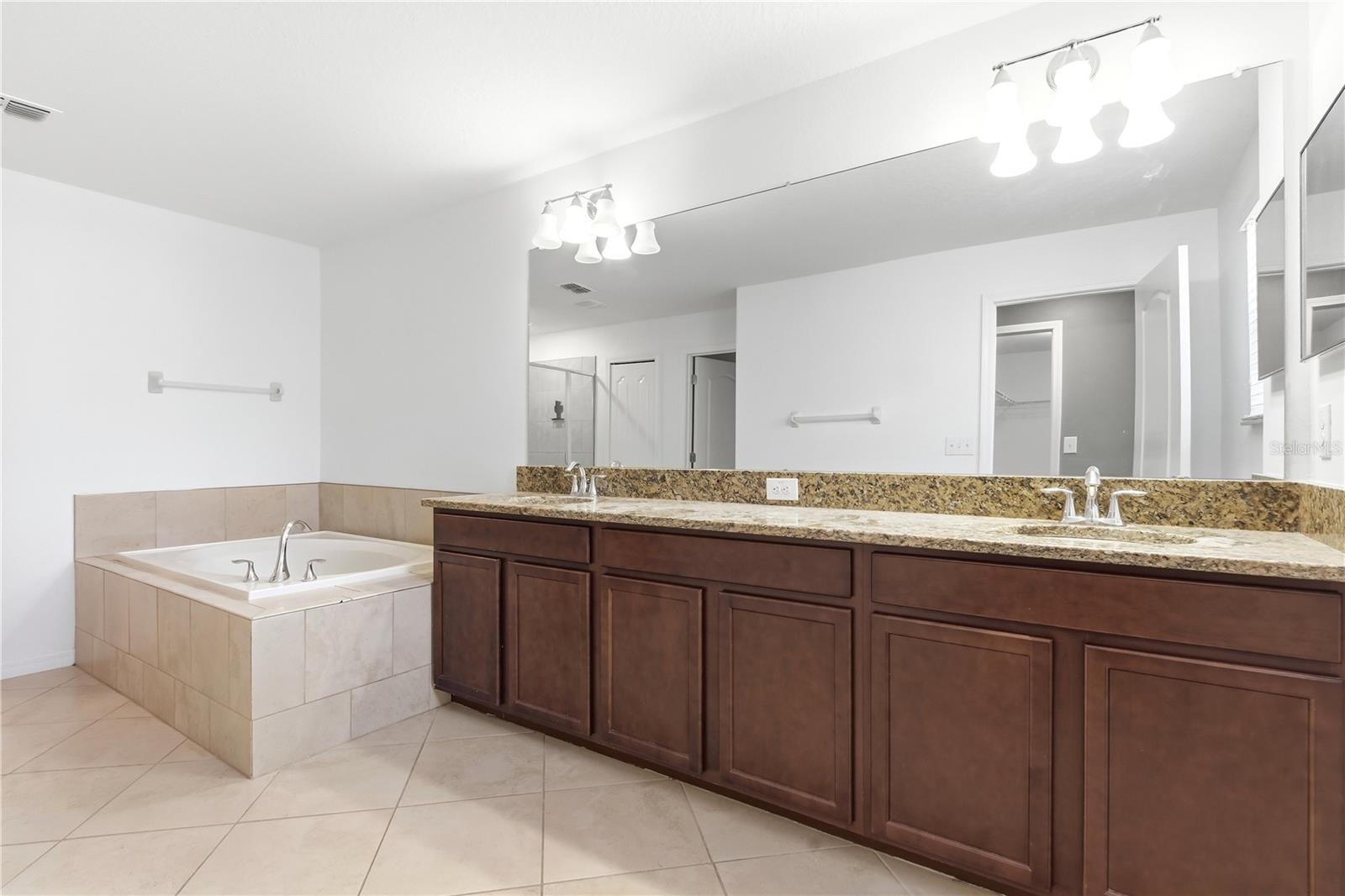 13822 REINDEER CIR