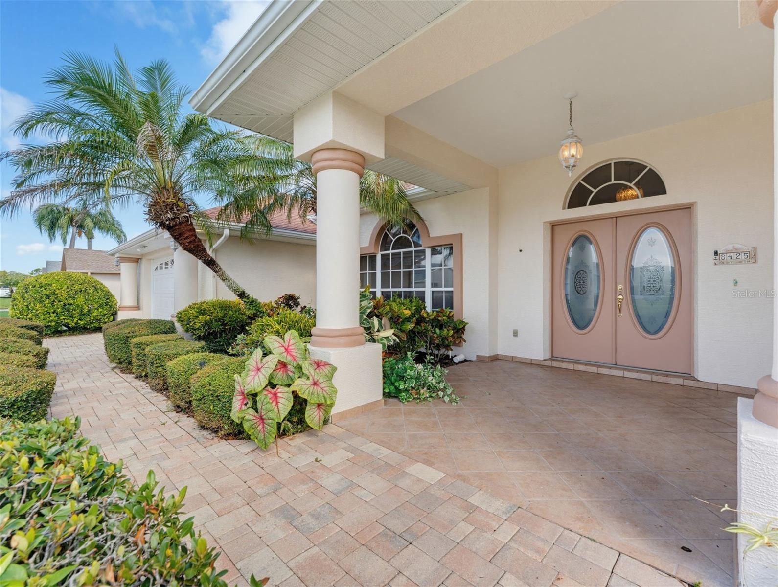 8425 DANBURY LN