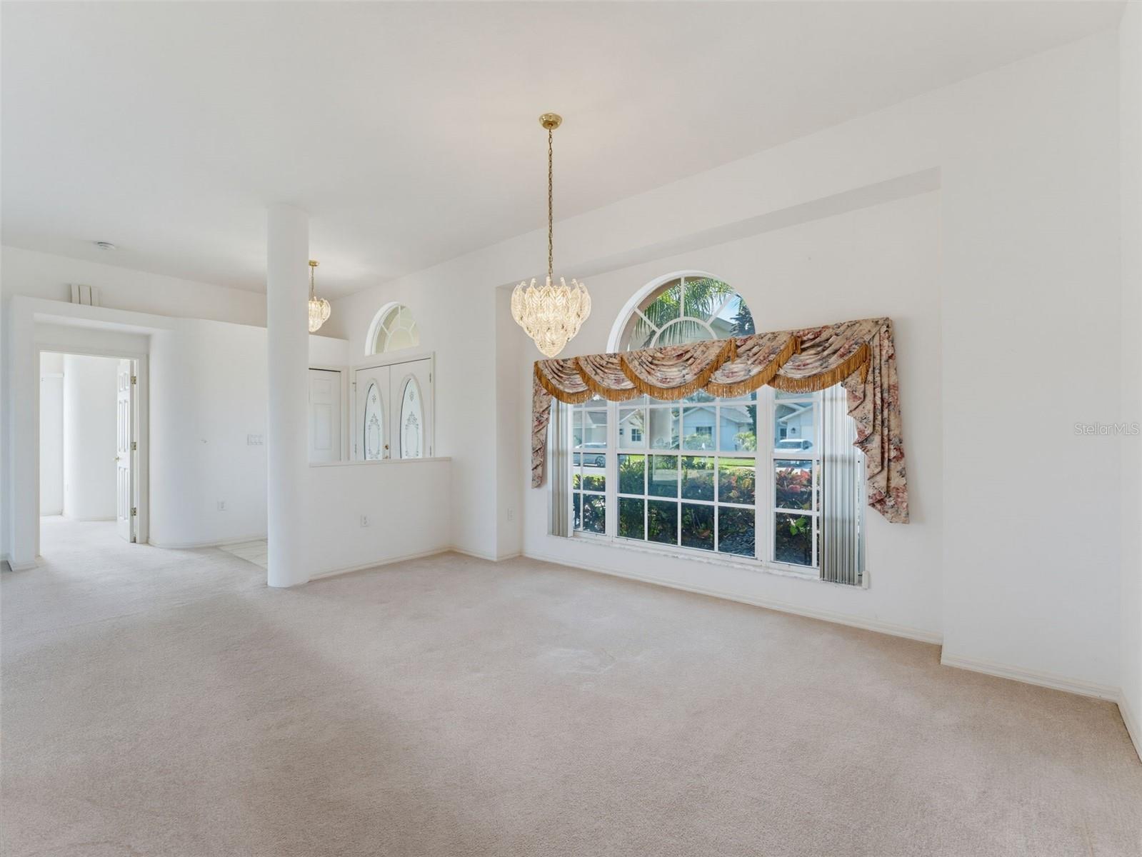 8425 DANBURY LN