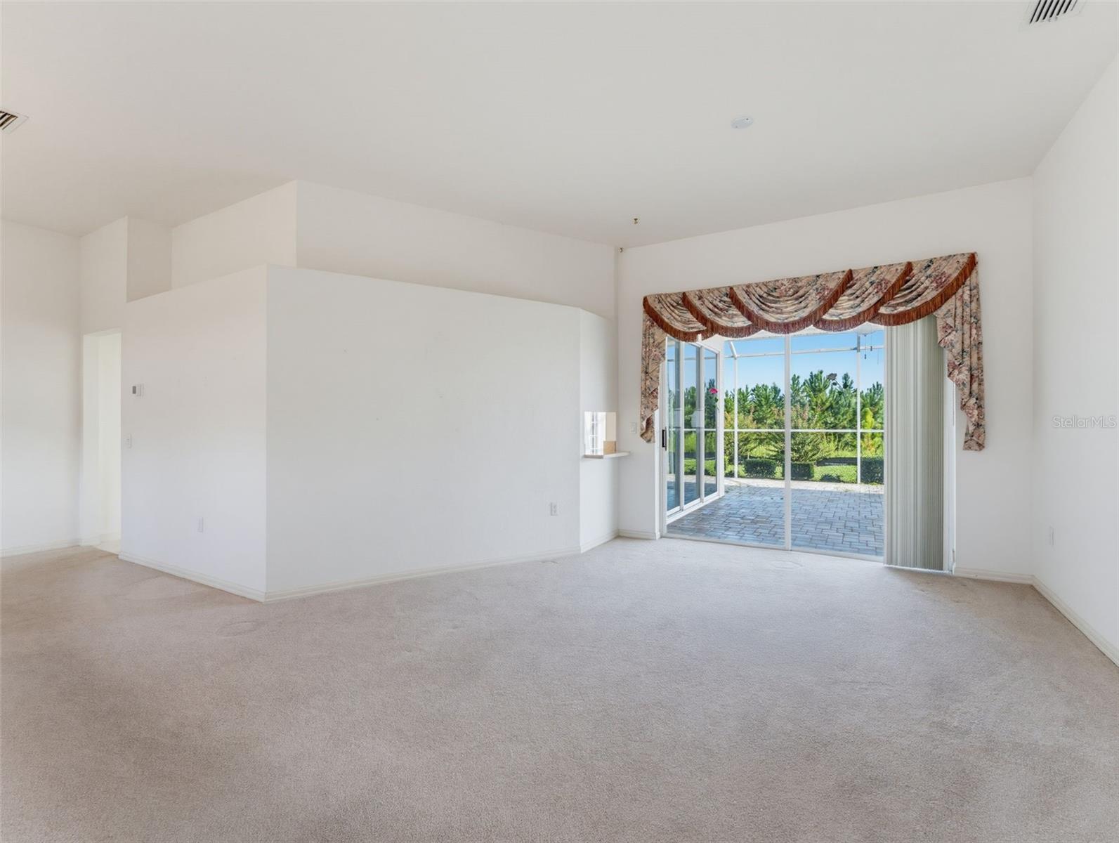 8425 DANBURY LN