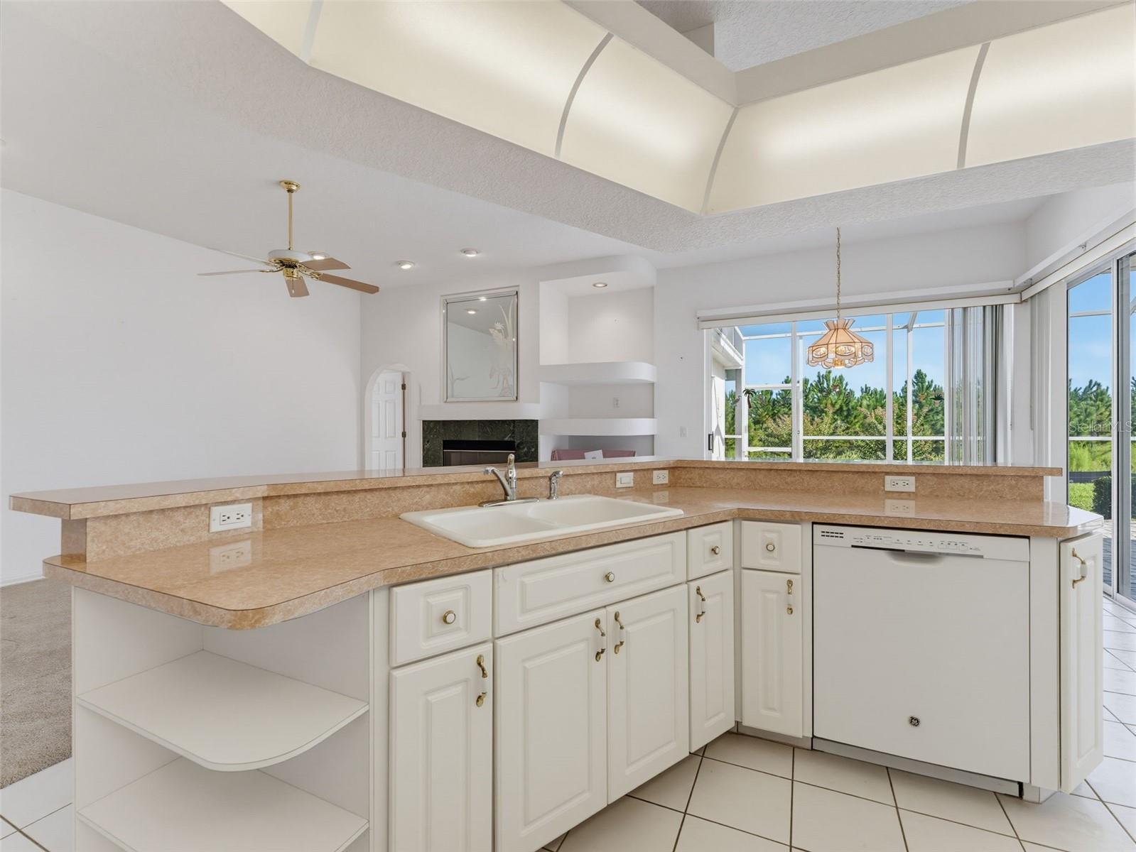 8425 DANBURY LN