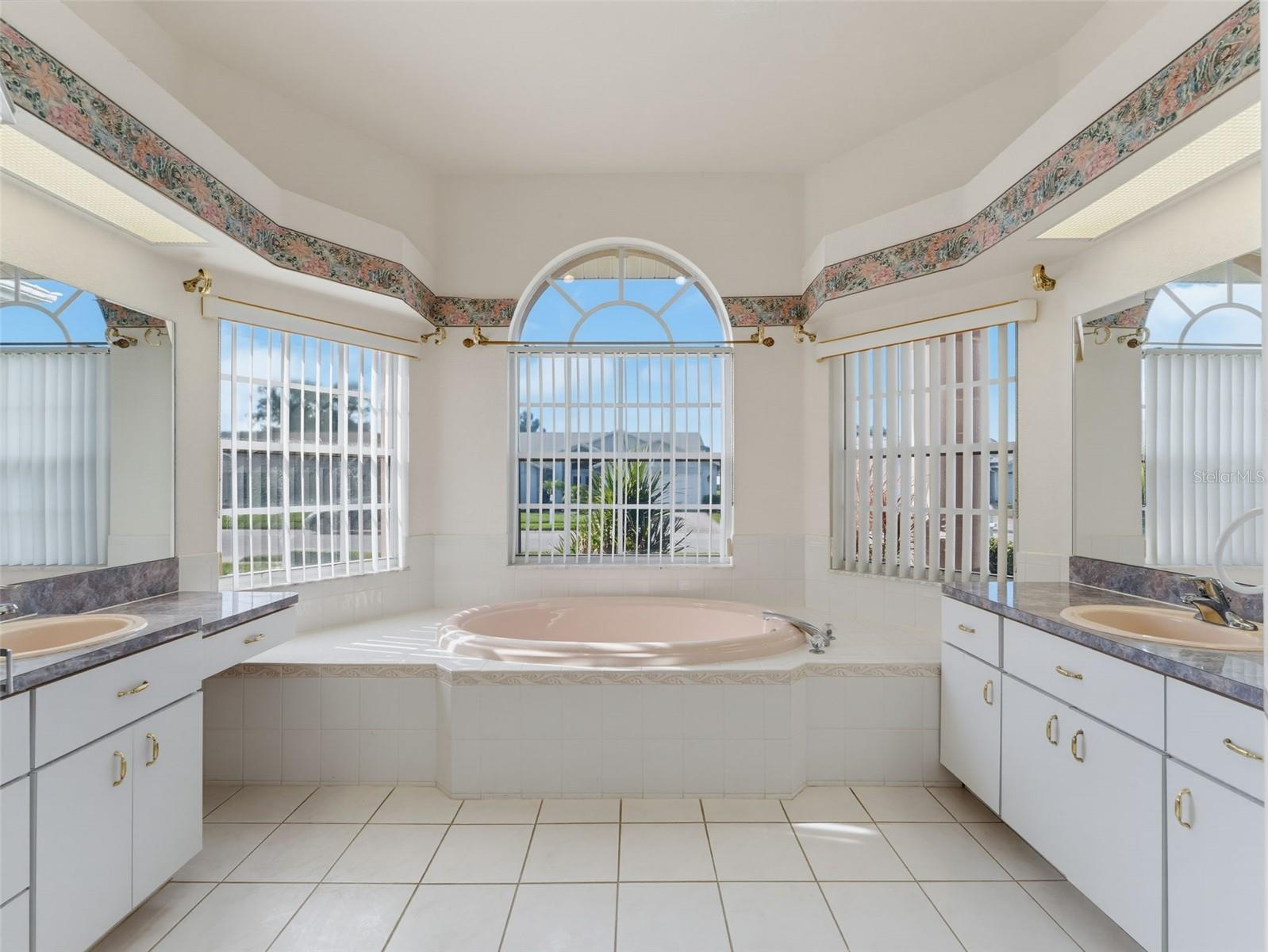 8425 DANBURY LN