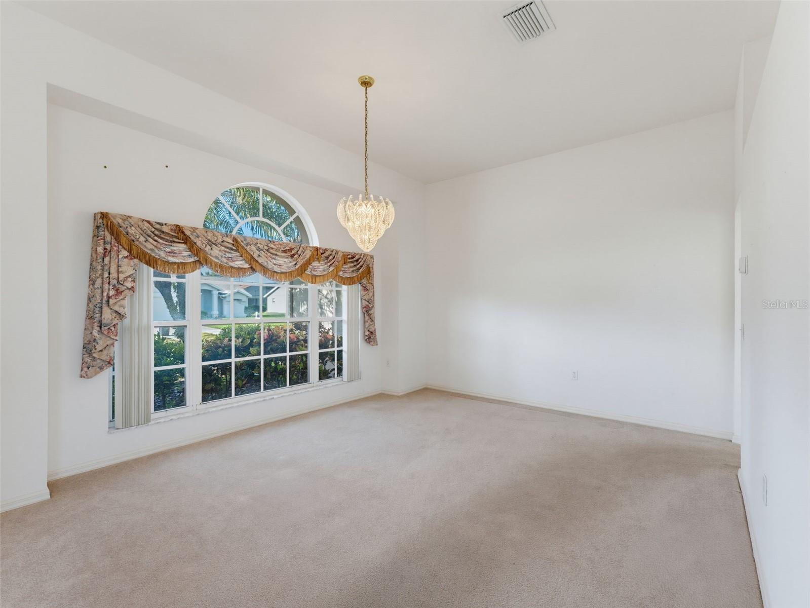 8425 DANBURY LN