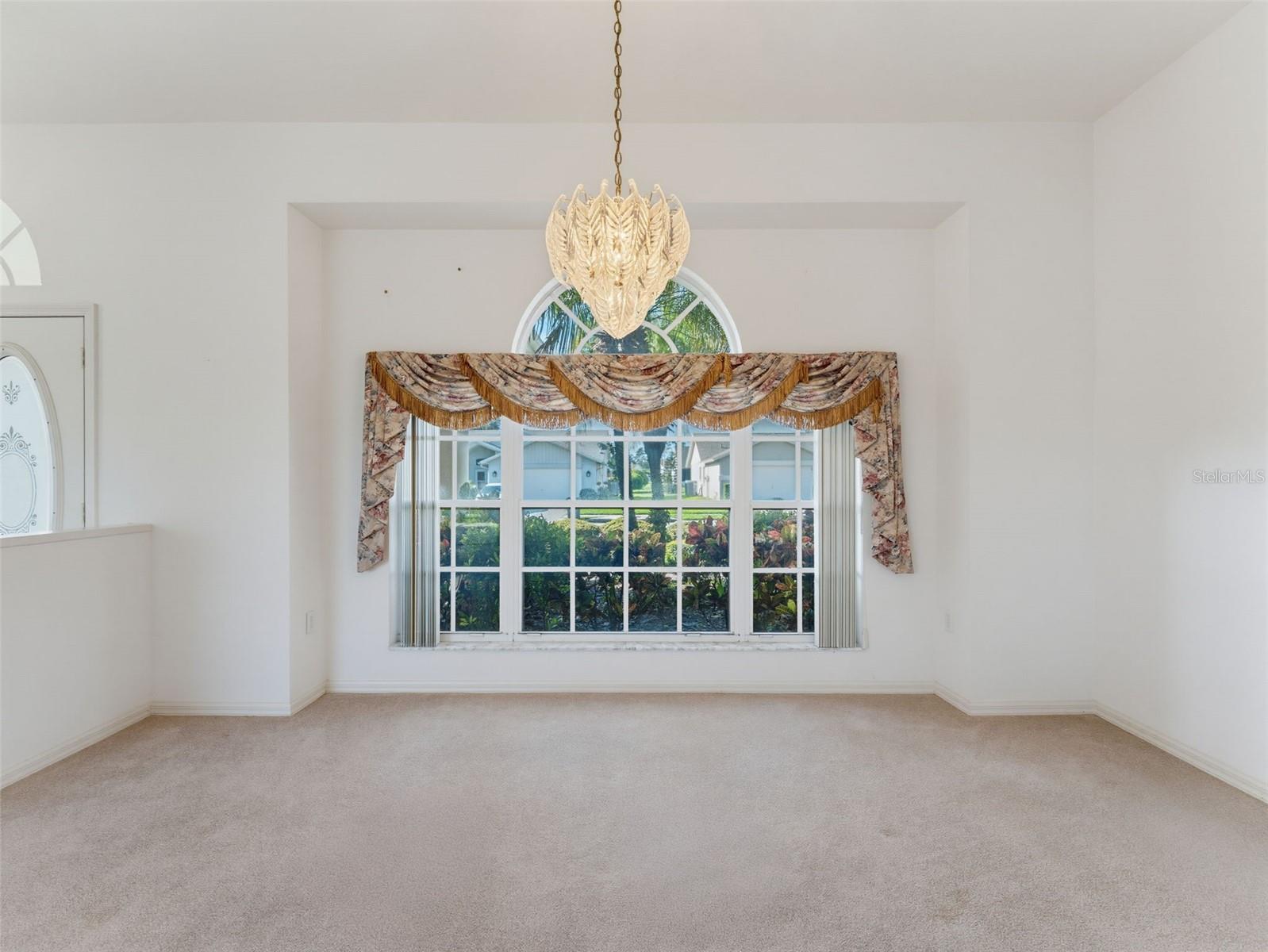 8425 DANBURY LN