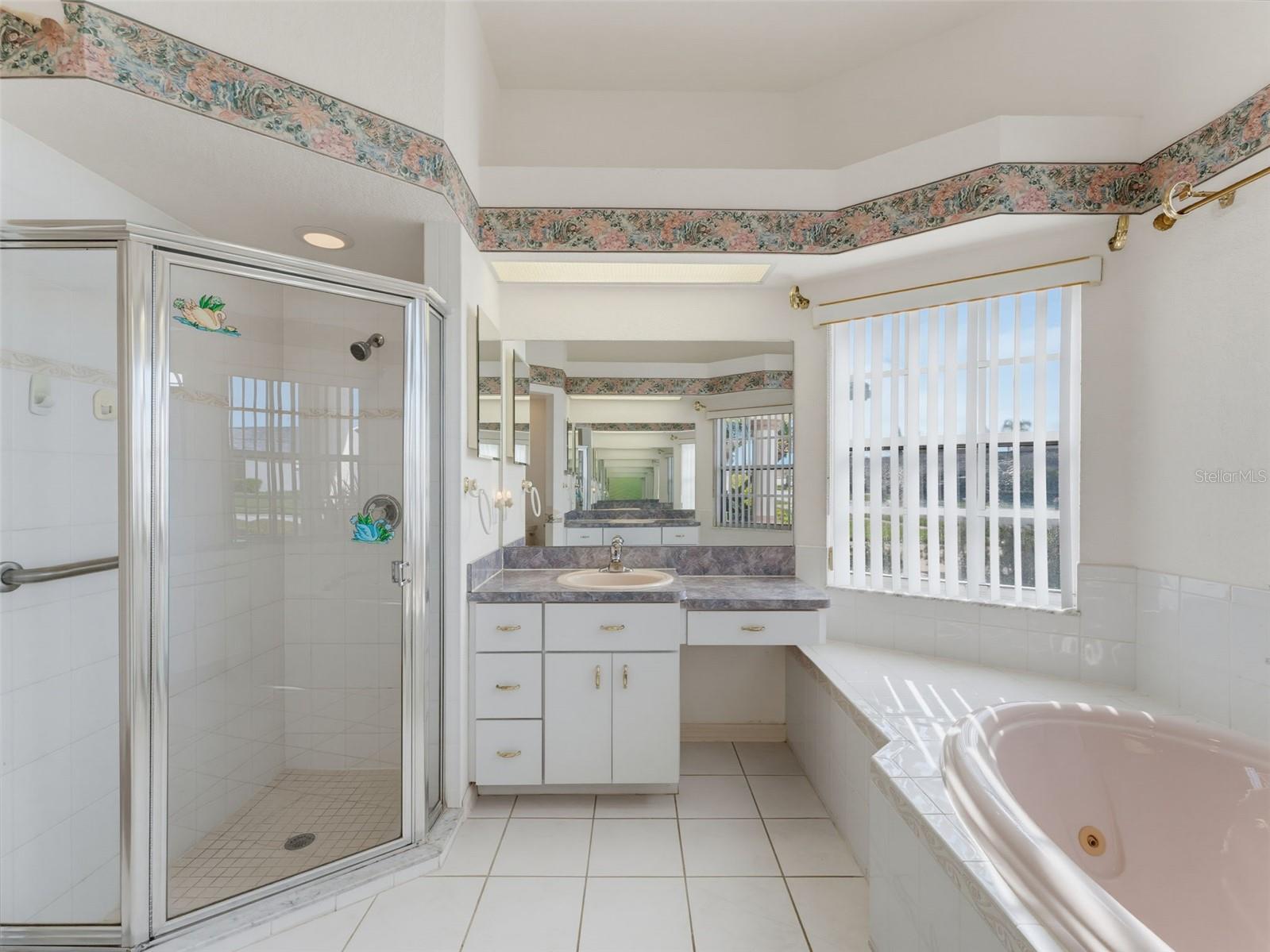 8425 DANBURY LN