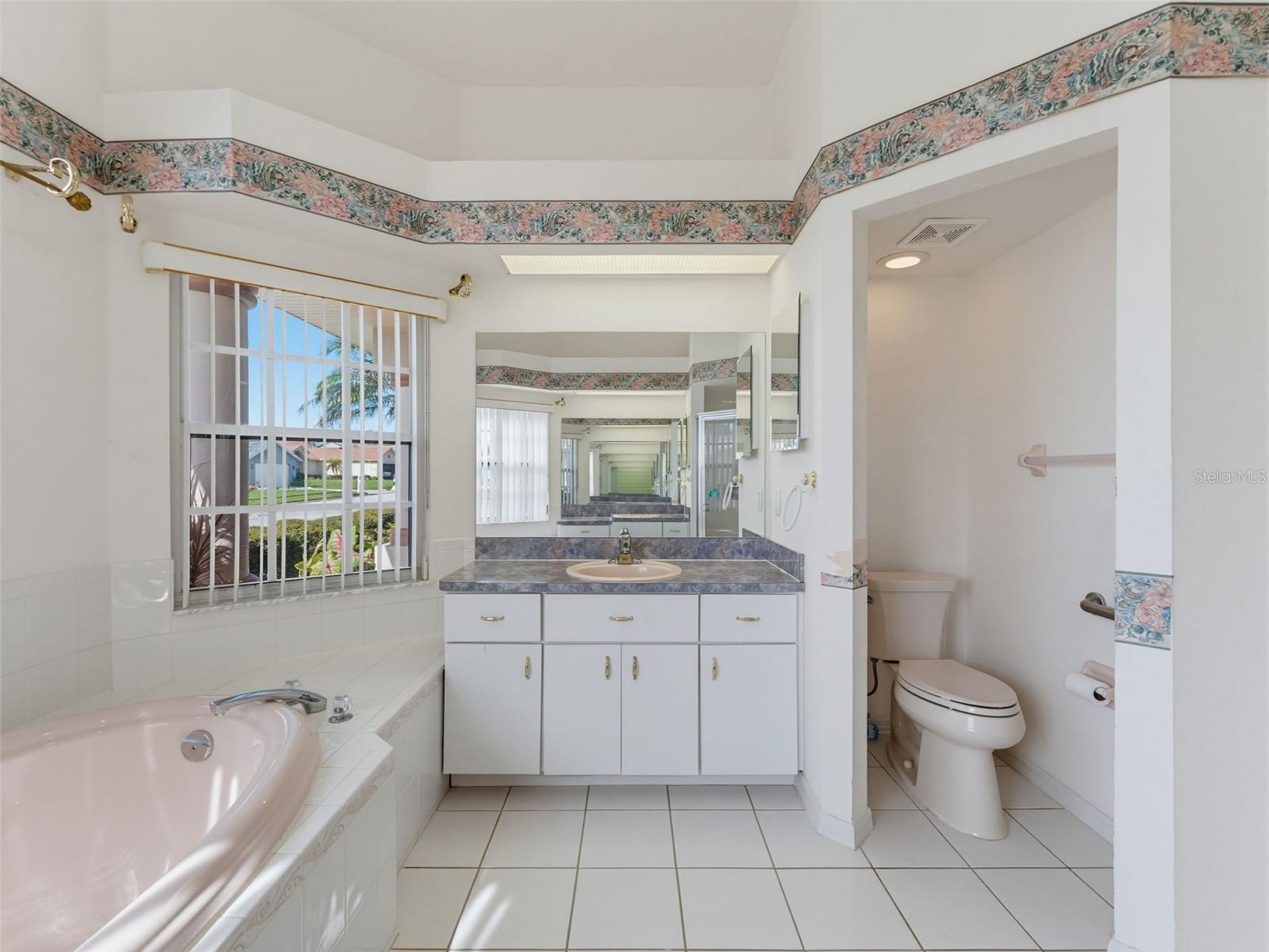 8425 DANBURY LN