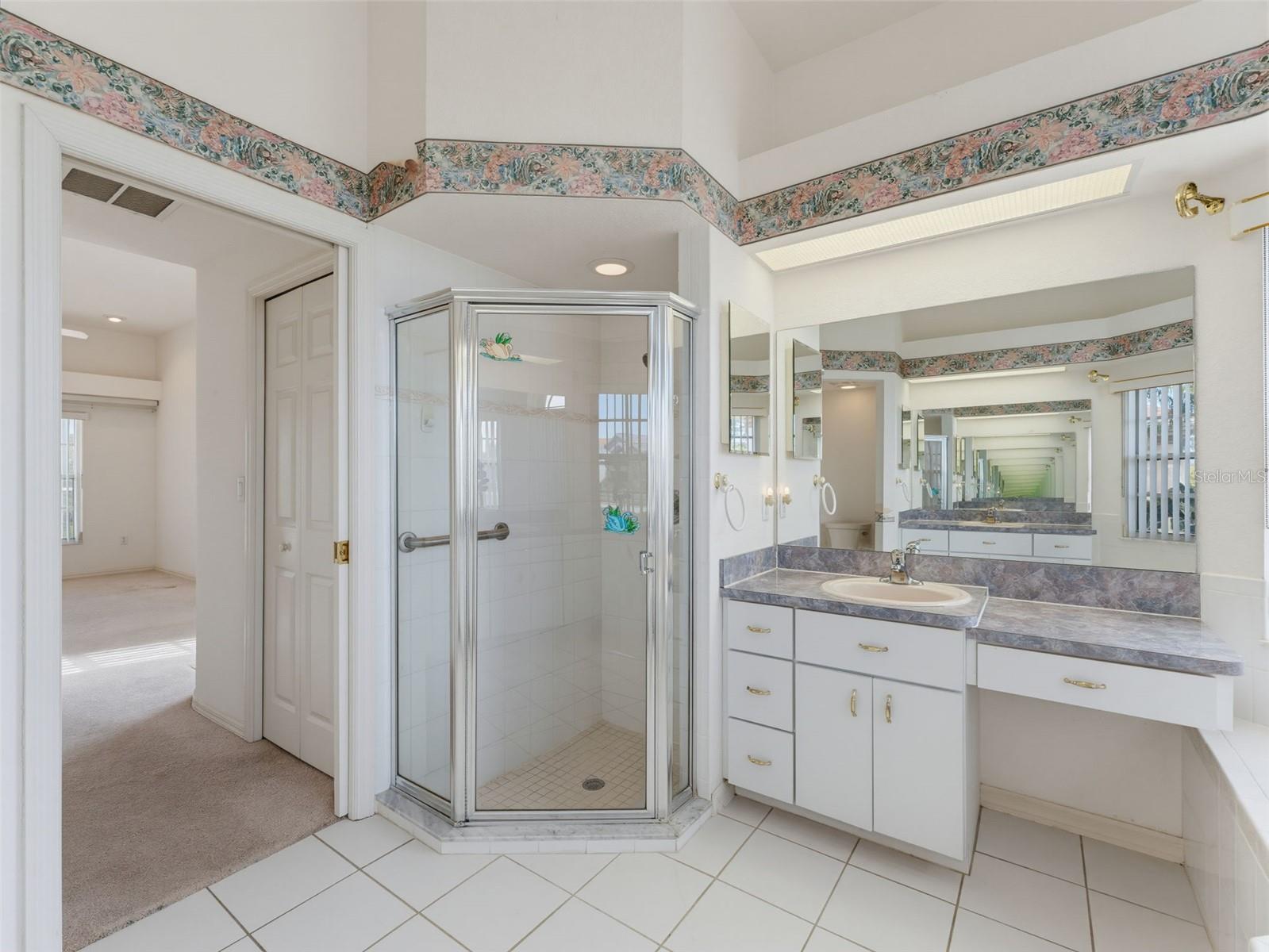 8425 DANBURY LN