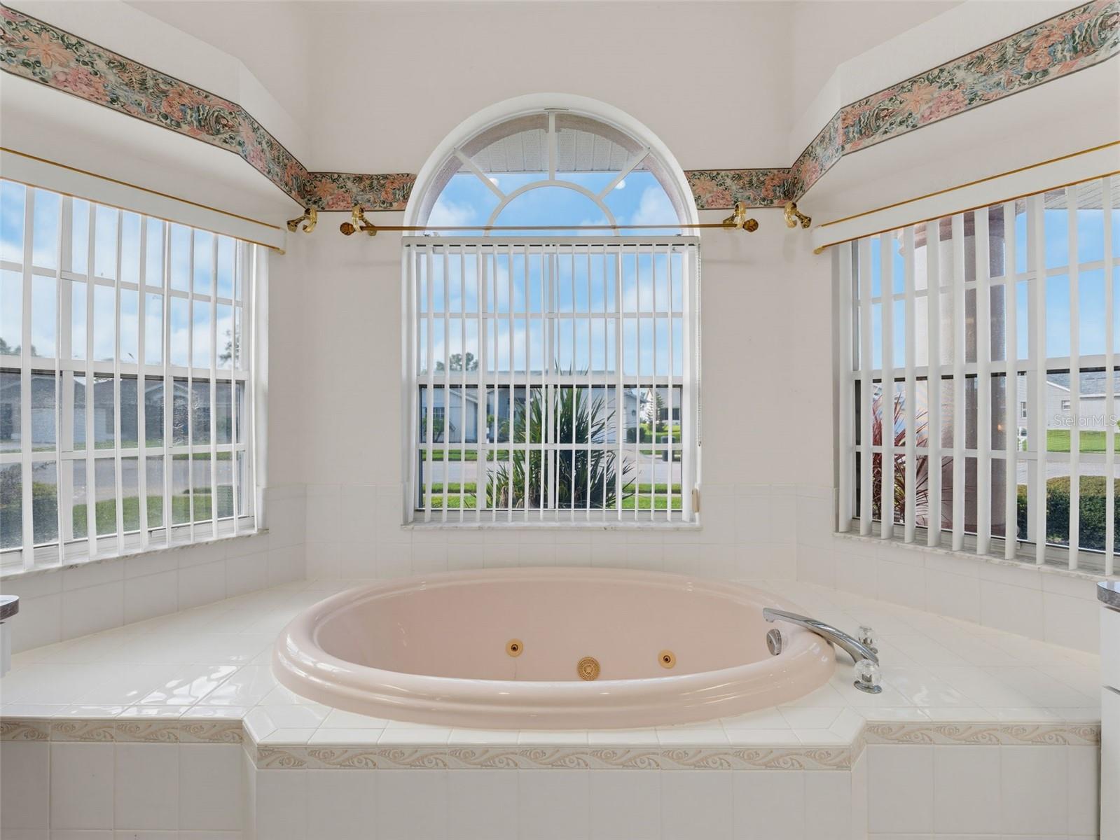 8425 DANBURY LN