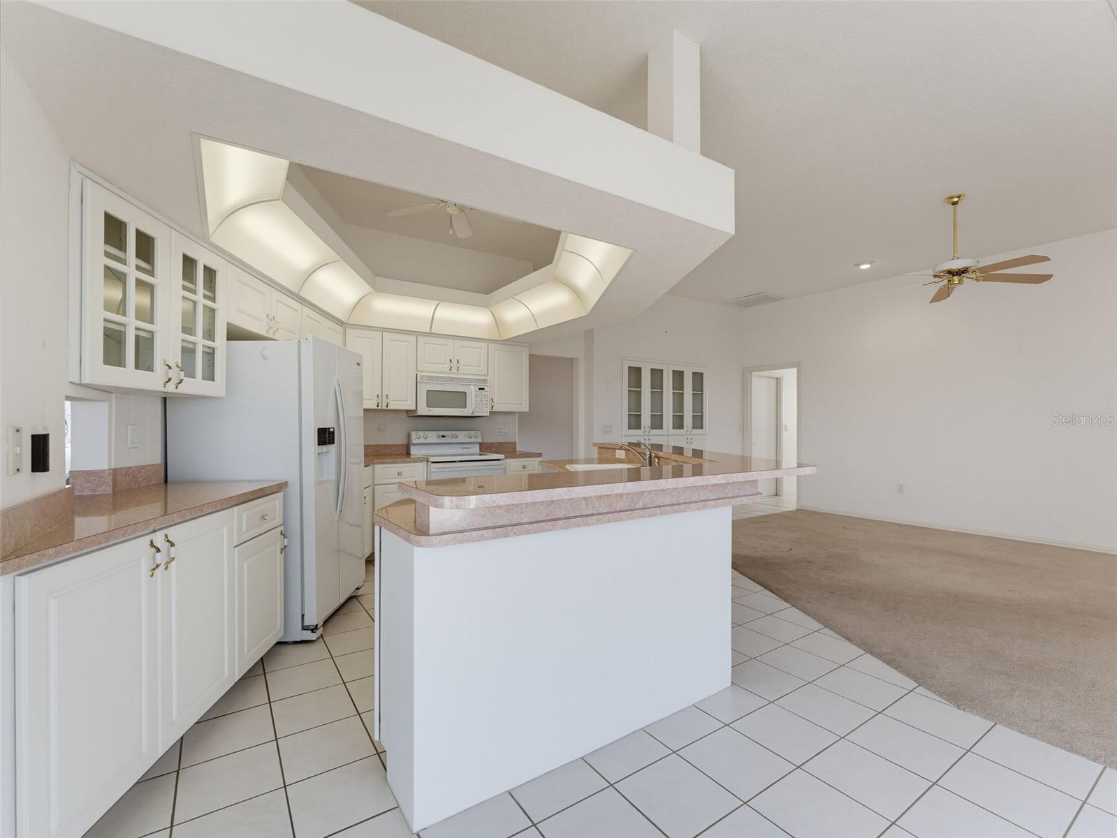 8425 DANBURY LN