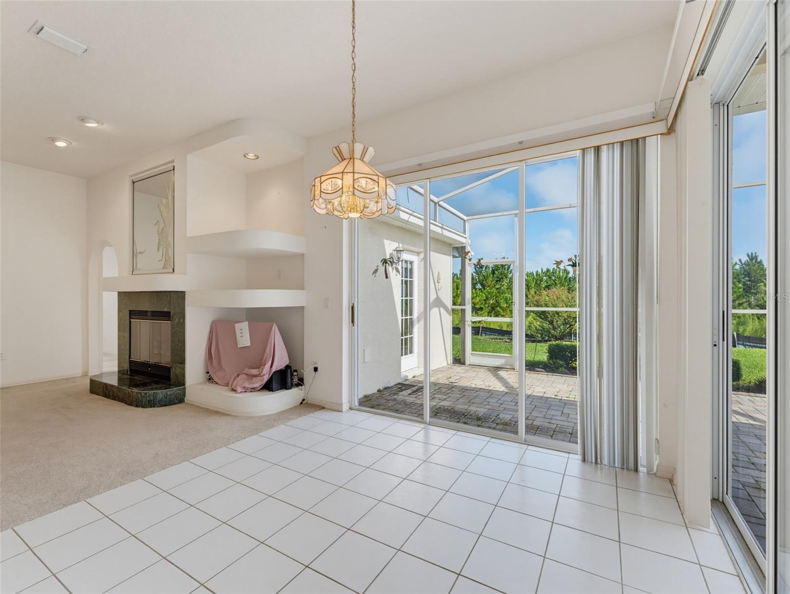 8425 DANBURY LN