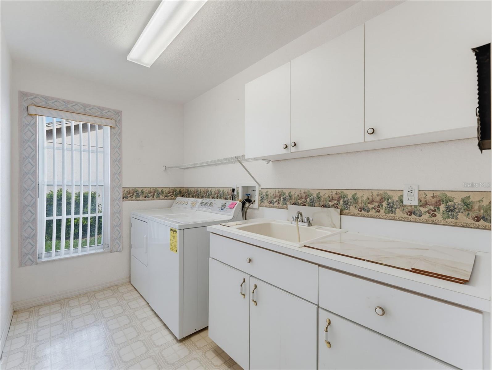 8425 DANBURY LN
