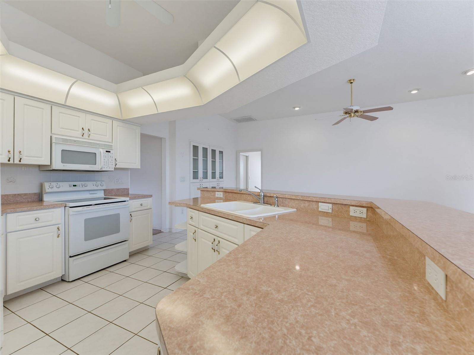 8425 DANBURY LN
