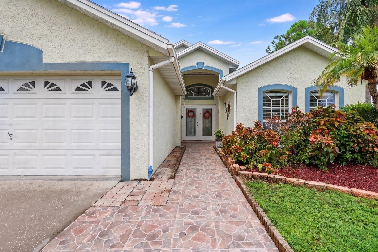 1102 VINETREE DR