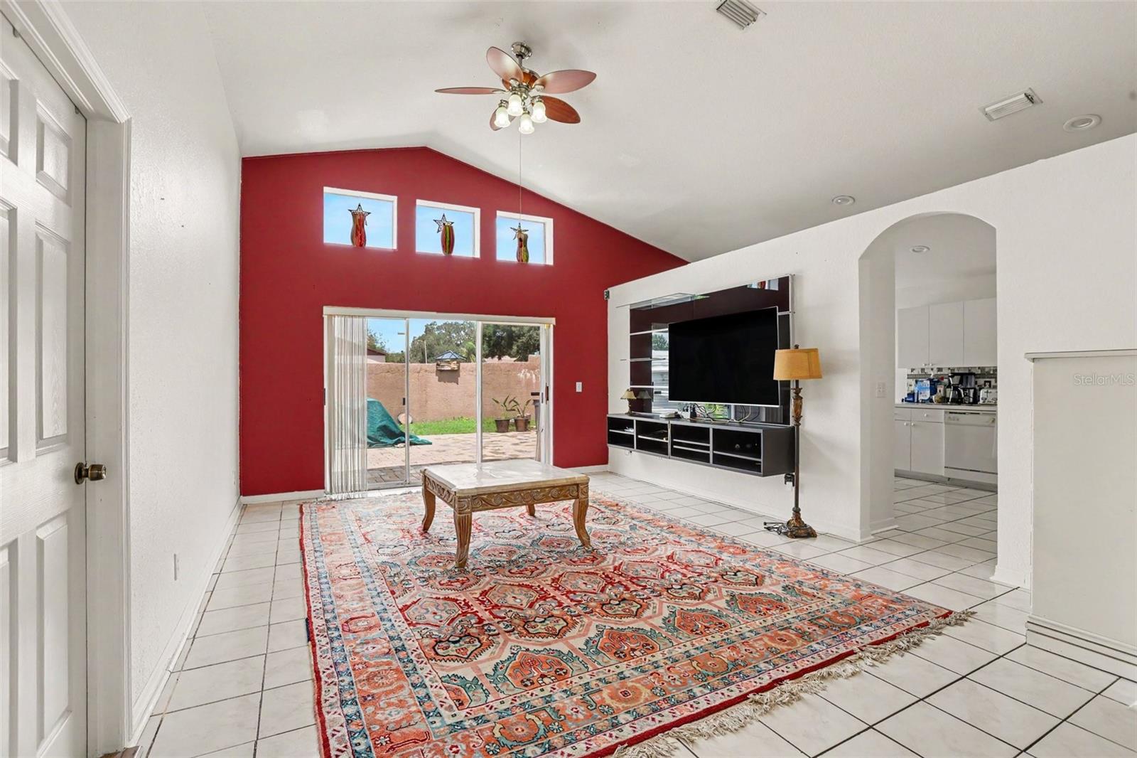1102 VINETREE DR