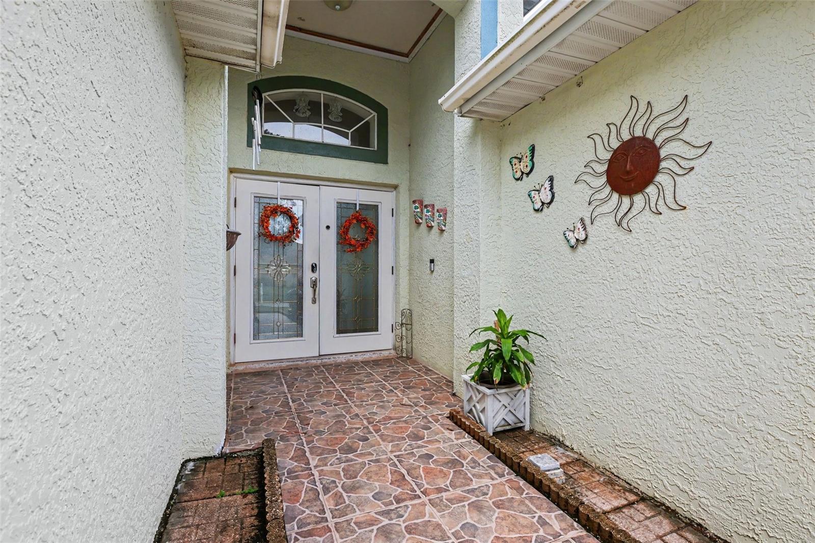 1102 VINETREE DR