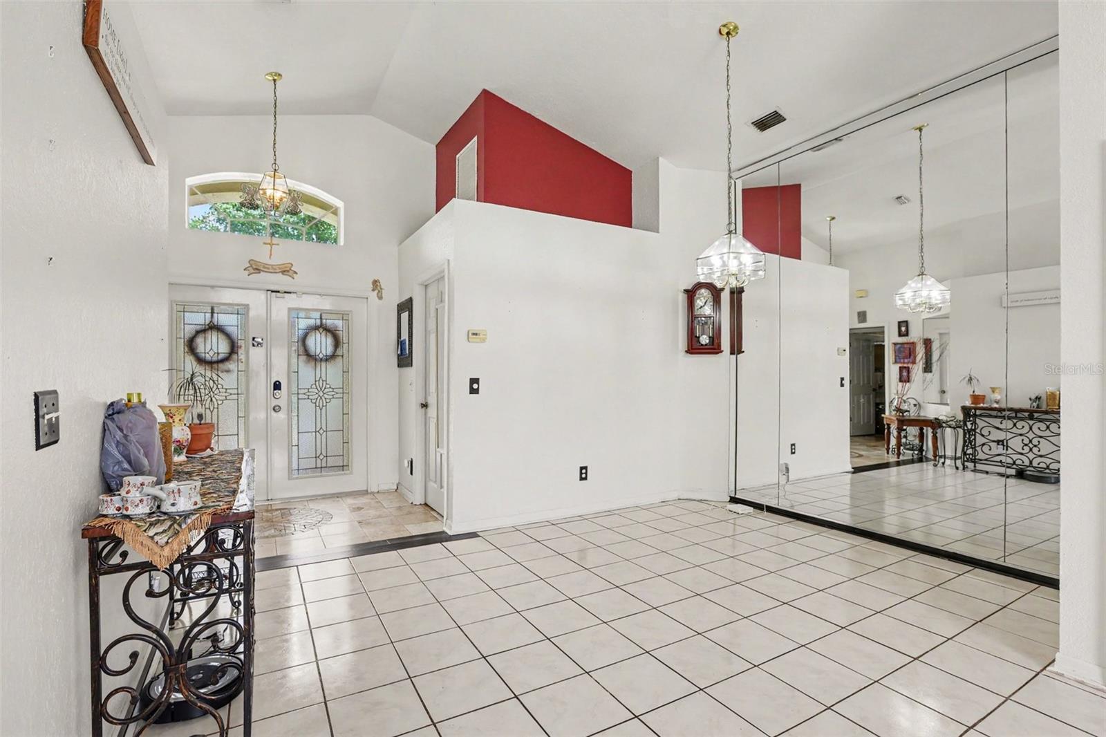 1102 VINETREE DR