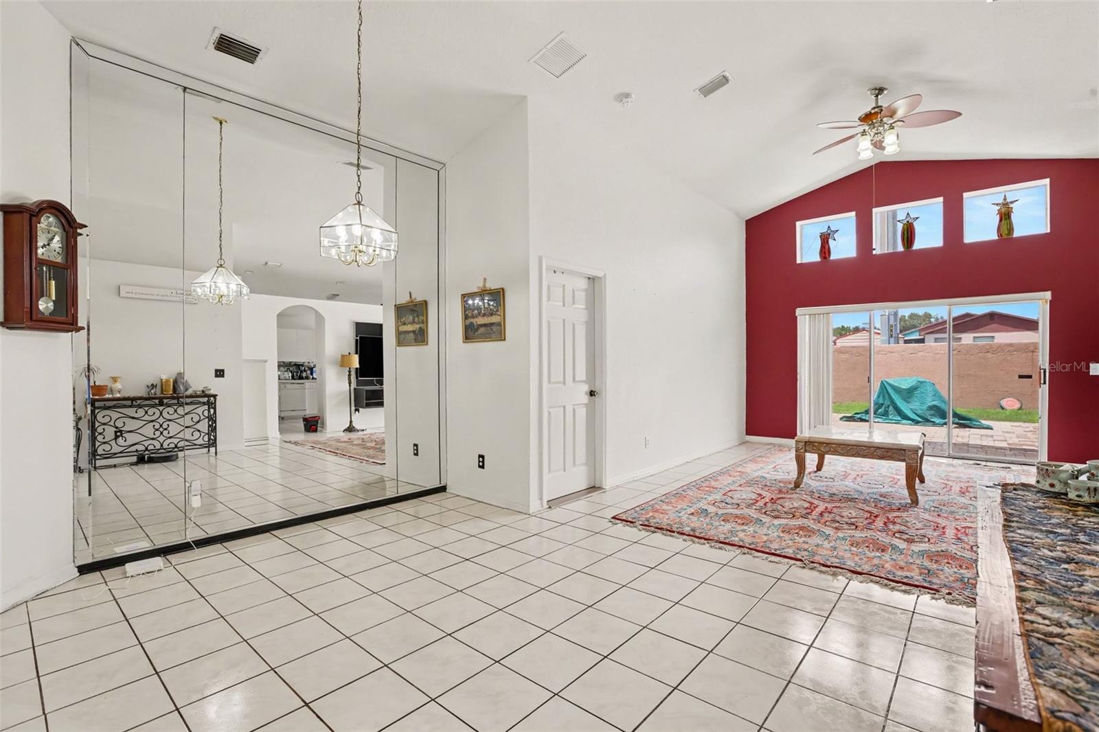 1102 VINETREE DR