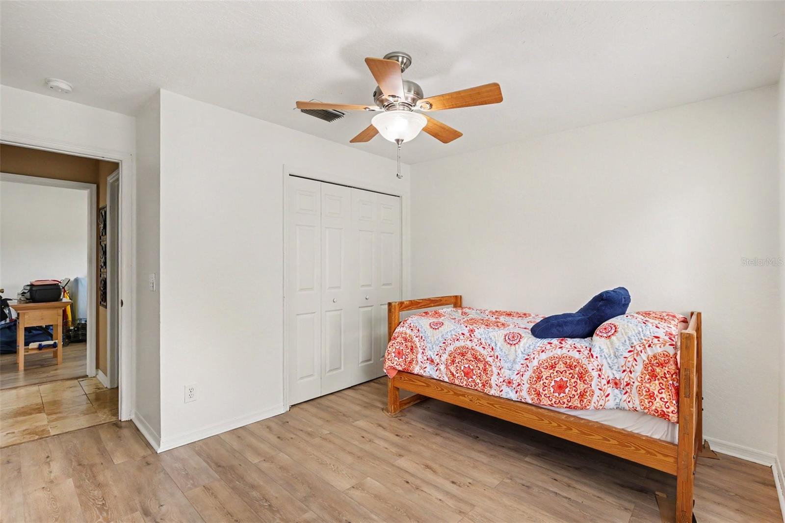 1102 VINETREE DR