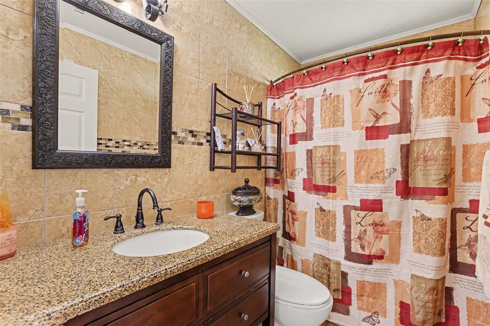 1102 VINETREE DR