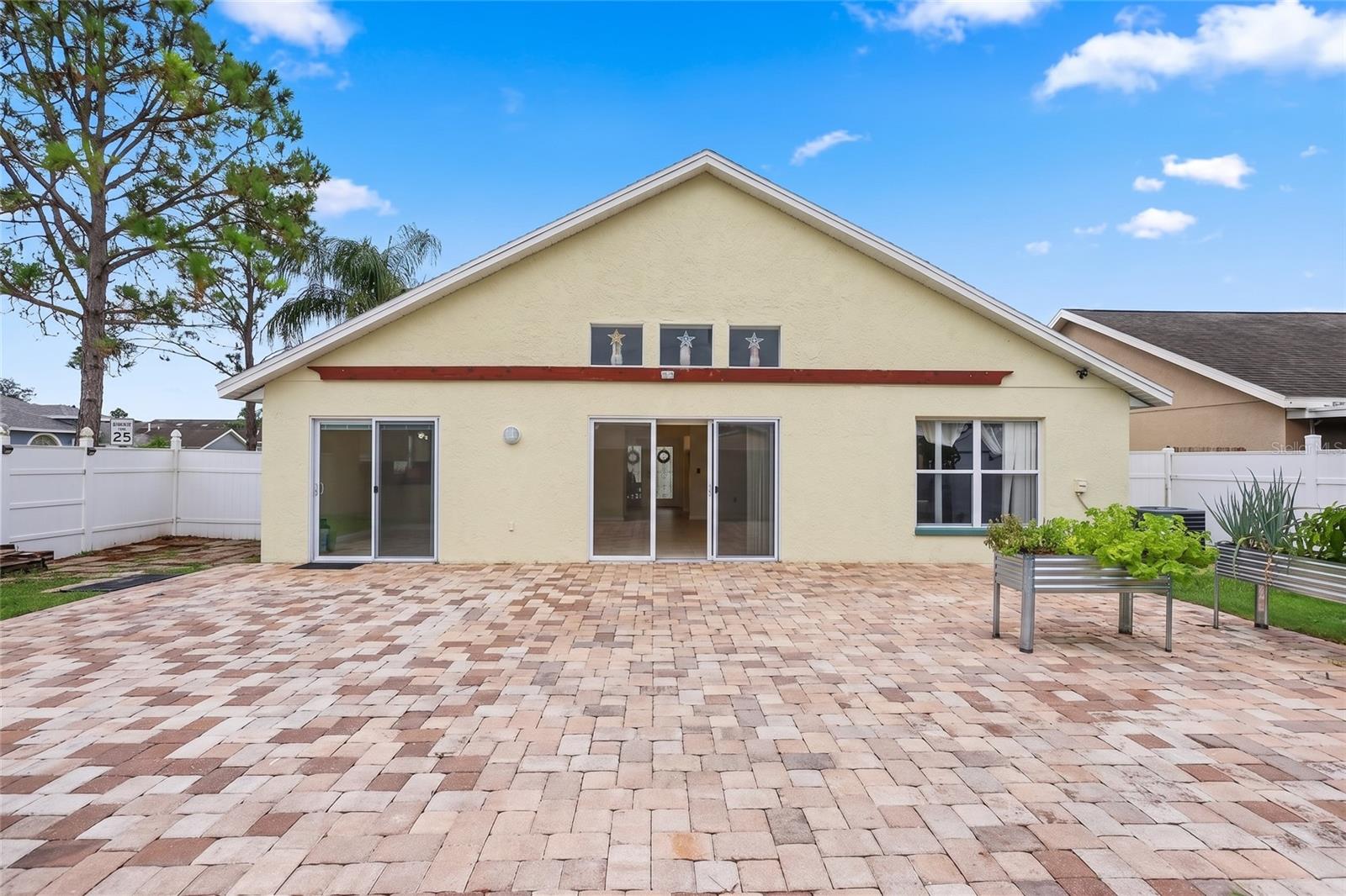 1102 VINETREE DR