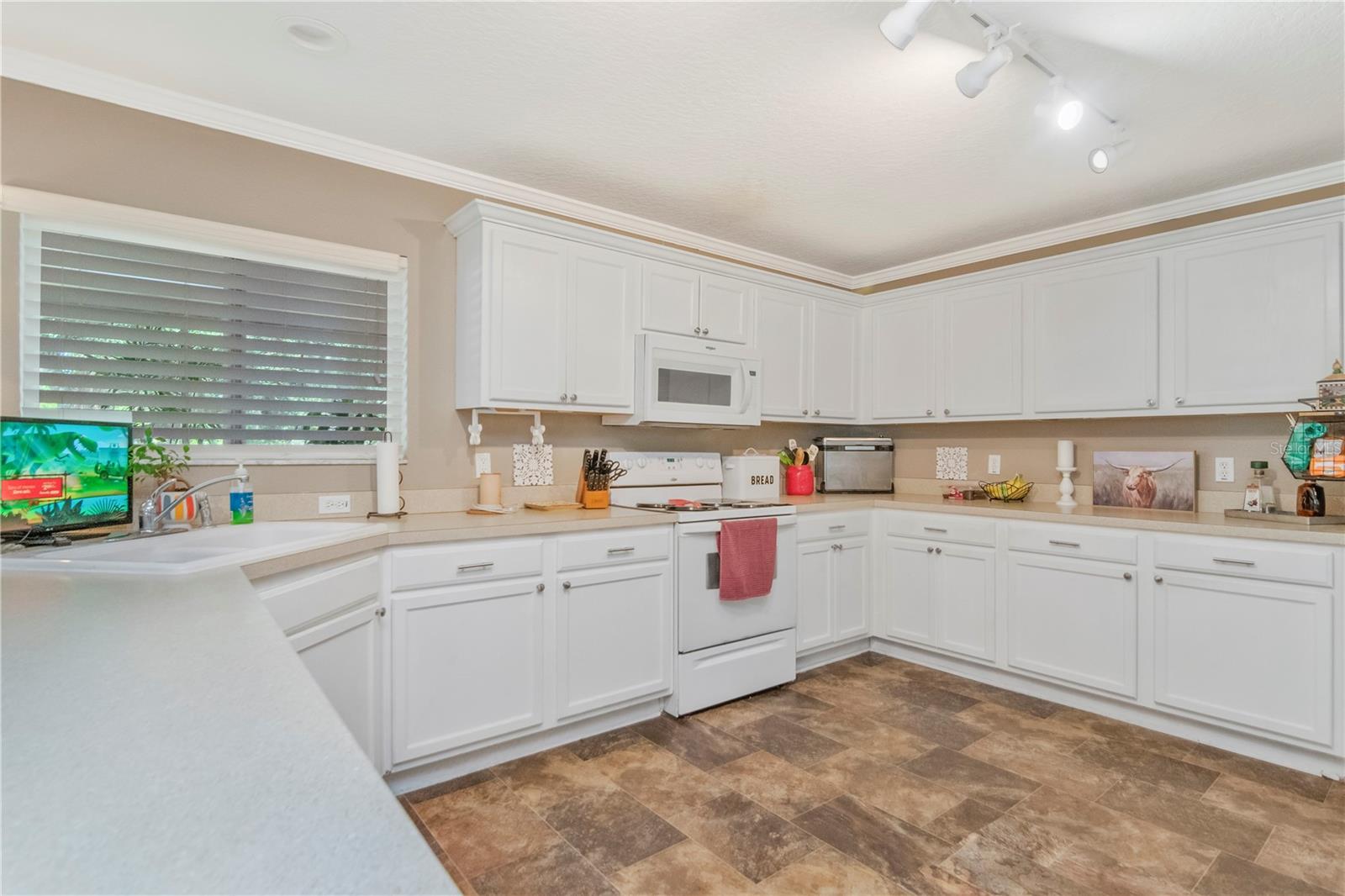 19604 TIMBERBLUFF DR
