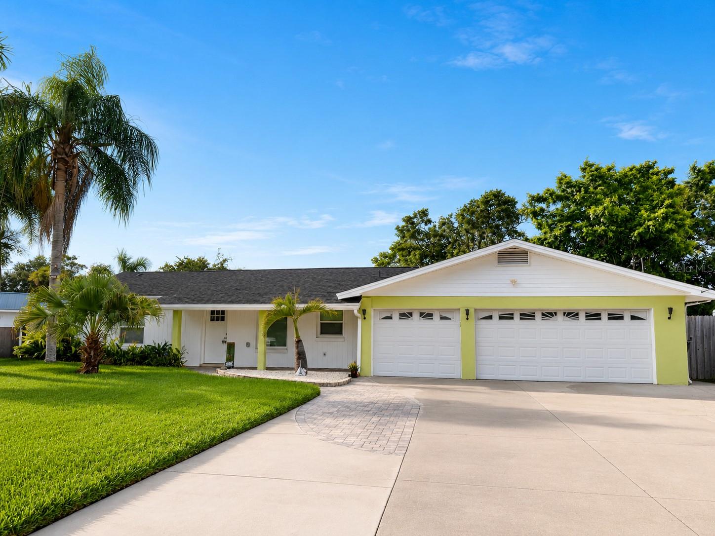 8715 Driftwood Dr, Tampa