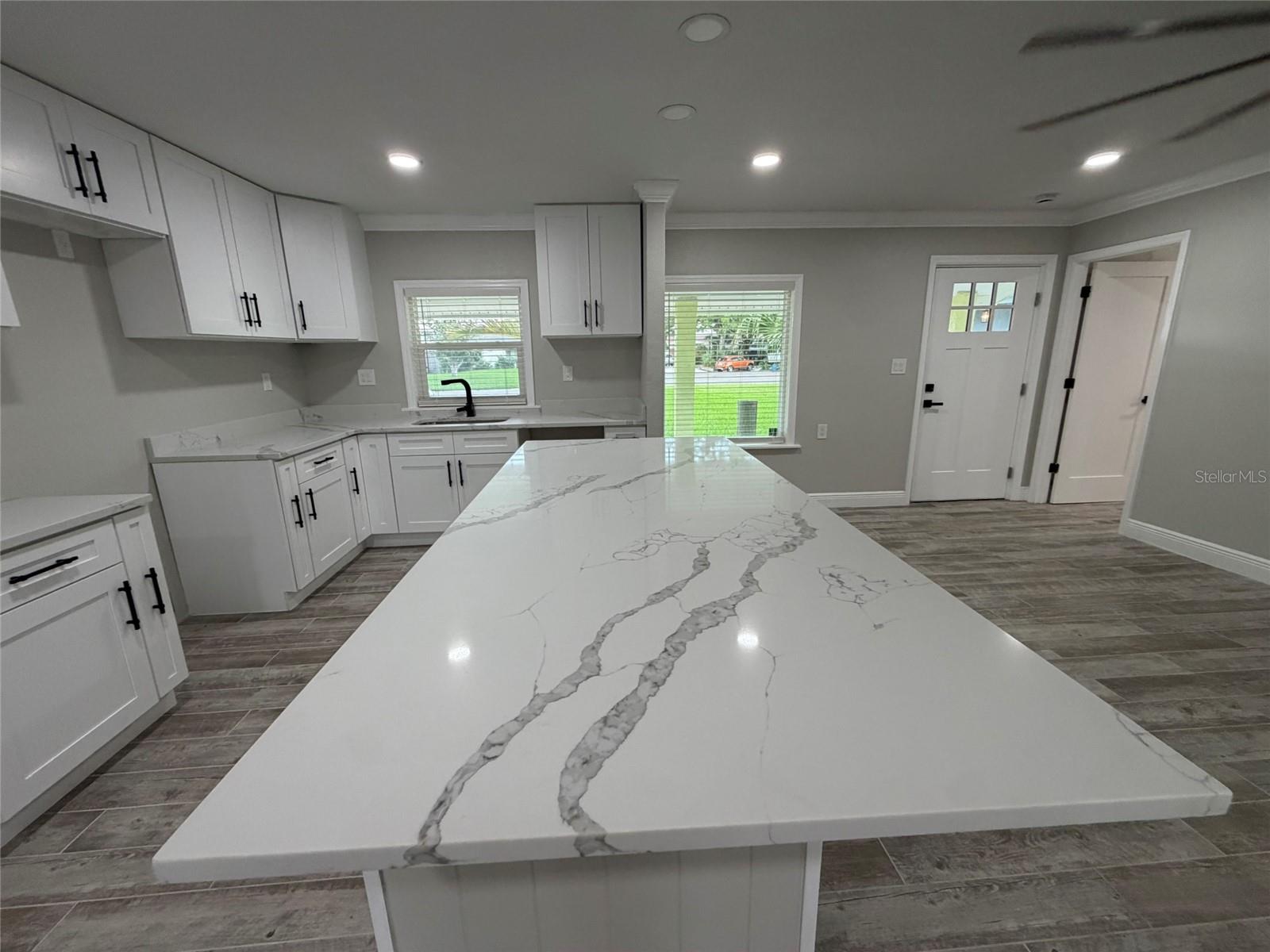 8715 DRIFTWOOD DR