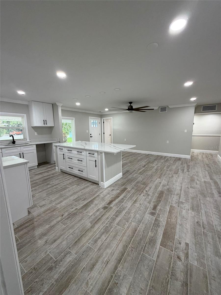 8715 DRIFTWOOD DR