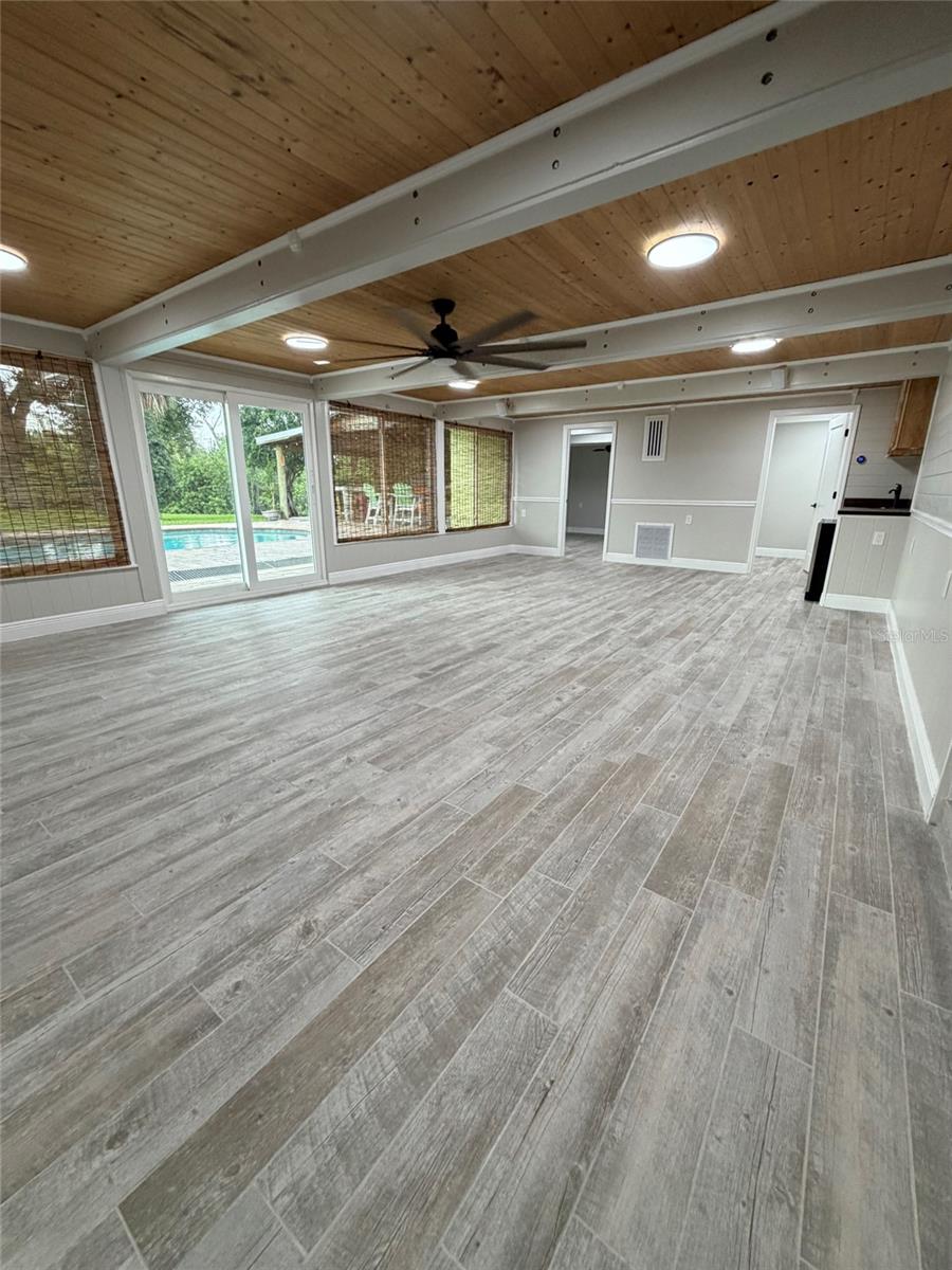 8715 DRIFTWOOD DR