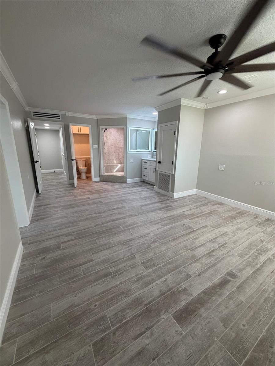 8715 DRIFTWOOD DR