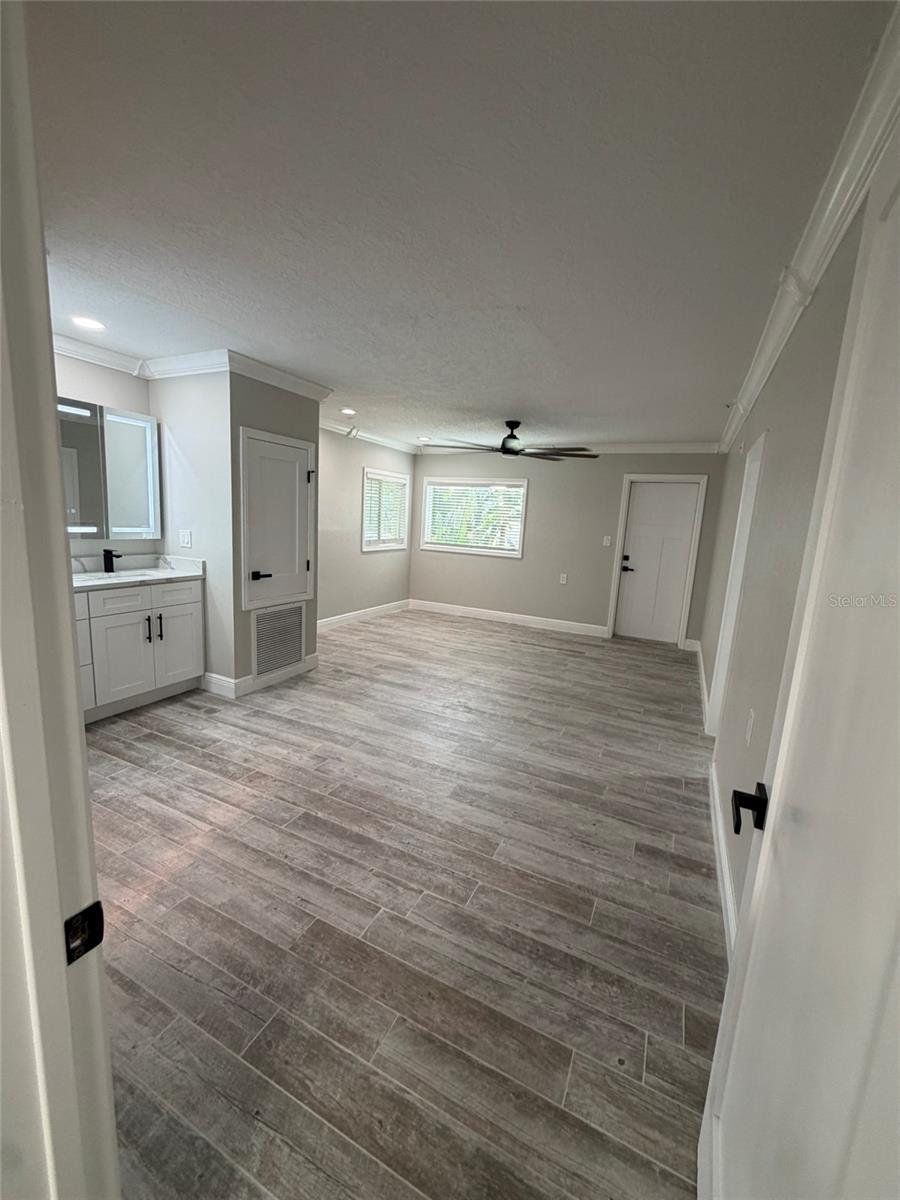 8715 DRIFTWOOD DR