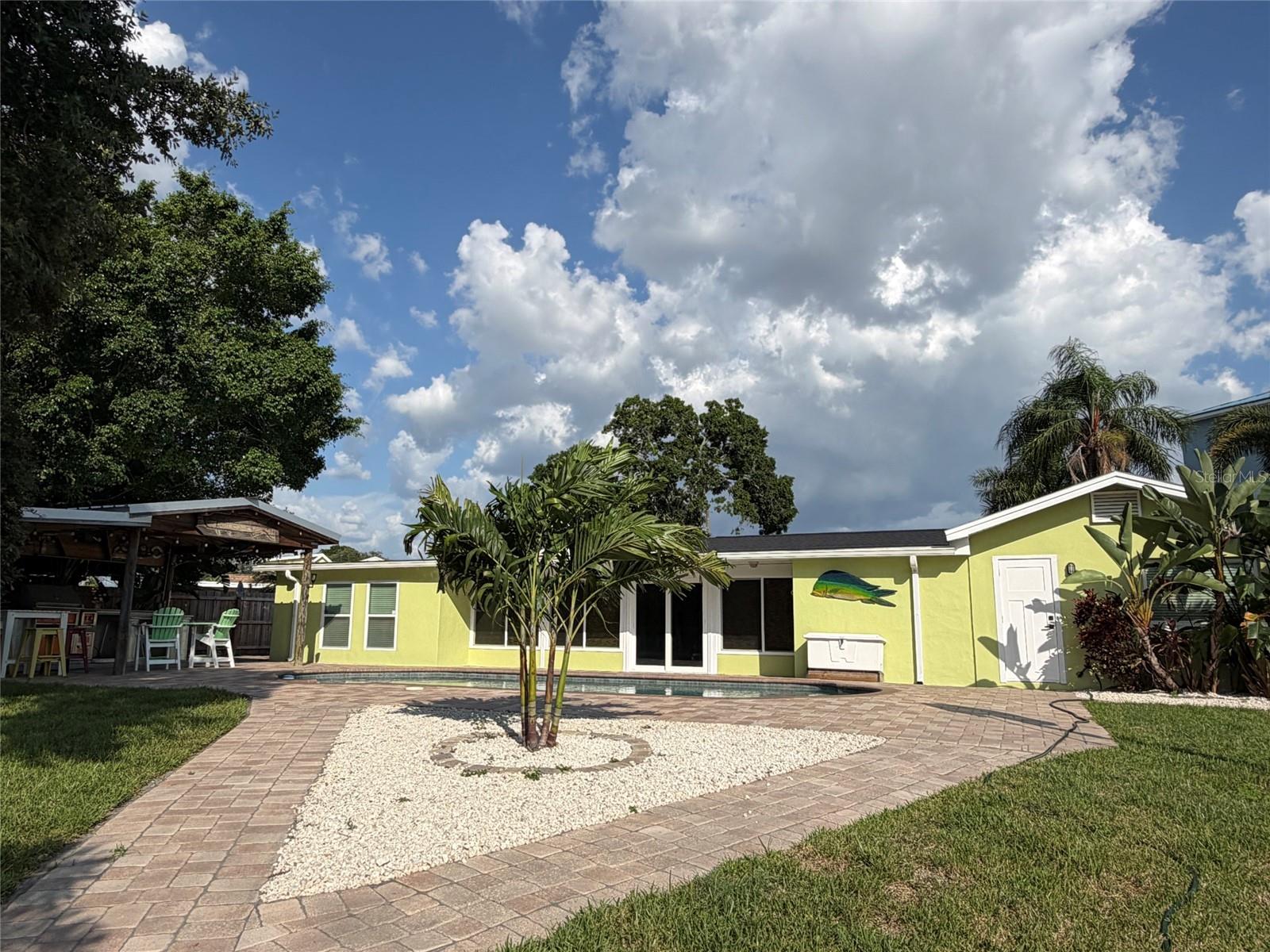 8715 DRIFTWOOD DR