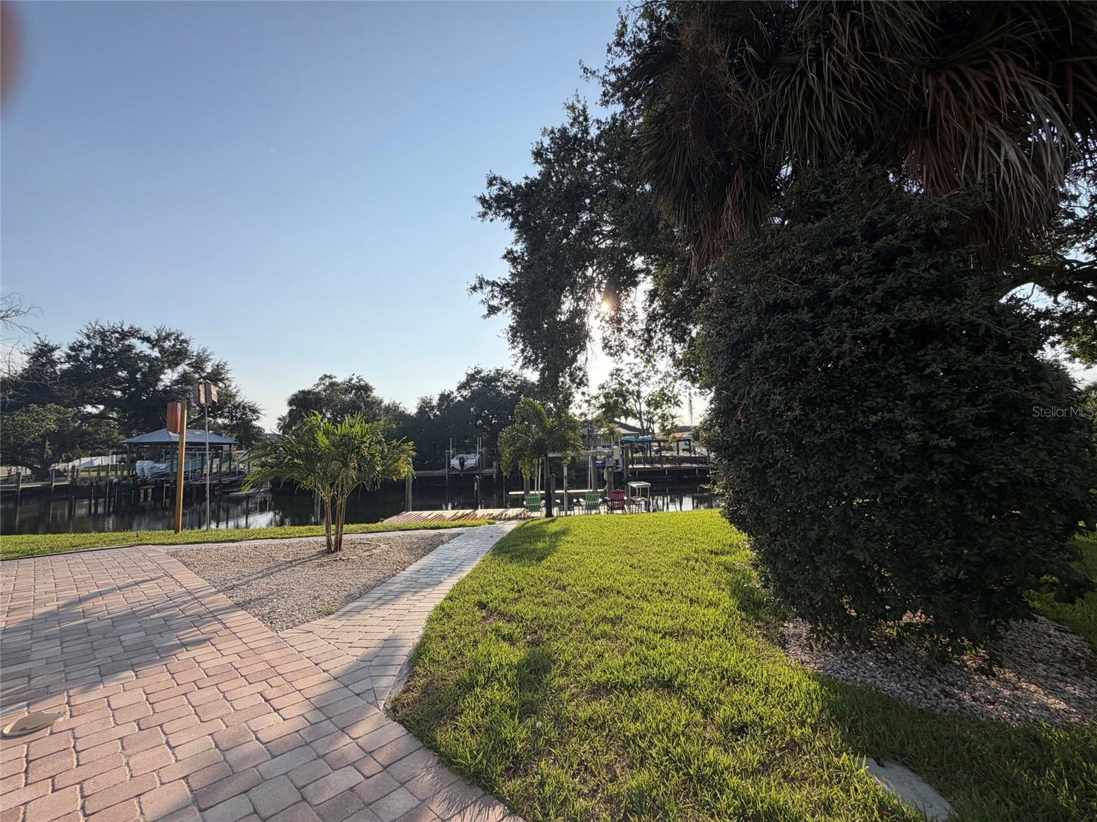 8715 DRIFTWOOD DR